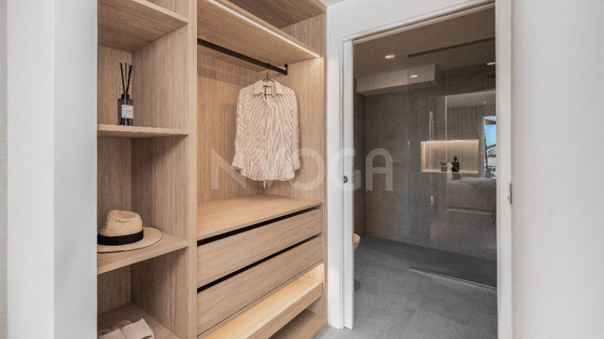 Exclusivo Dúplex Penthouse con Vistas Panorámicas Al Mar y Montaña en Nueva Andalucía