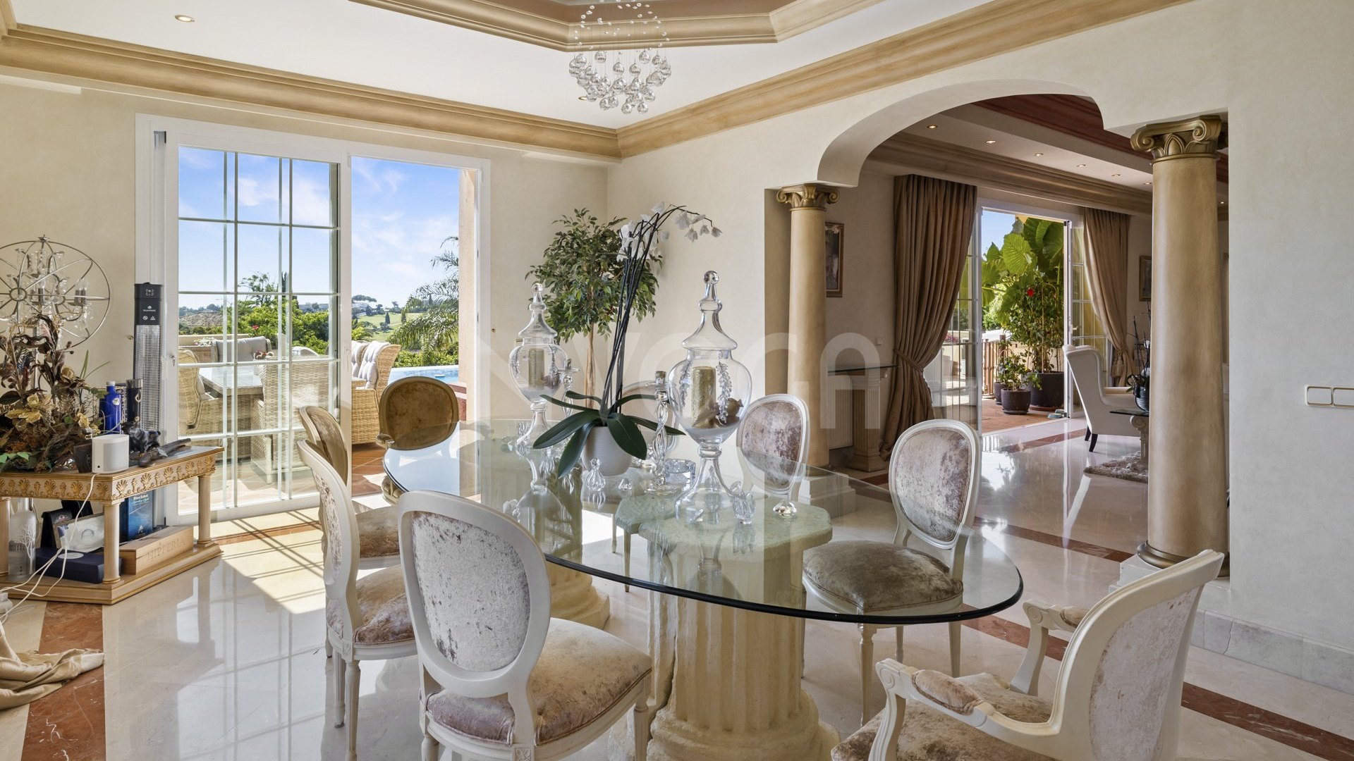 Classic style villa in El Paraíso Alto