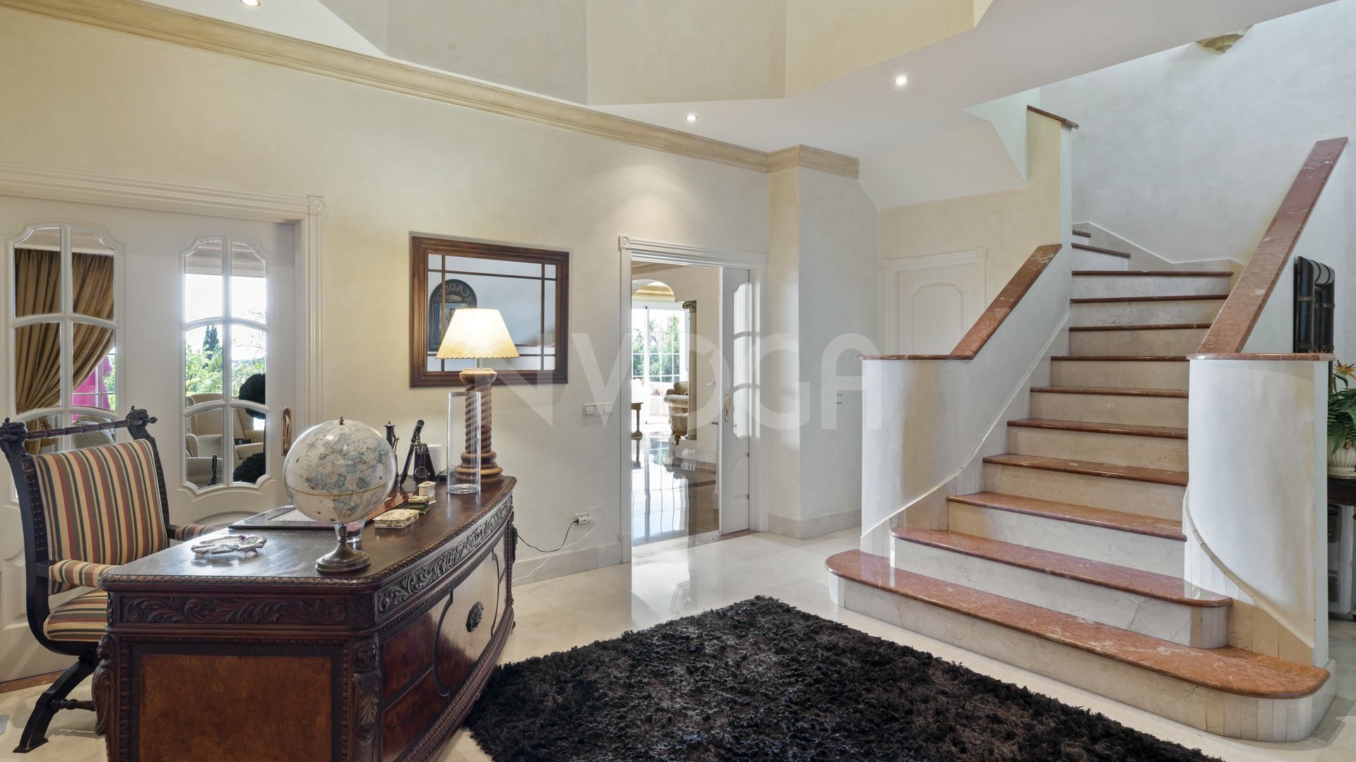 Classic style villa in El Paraíso Alto