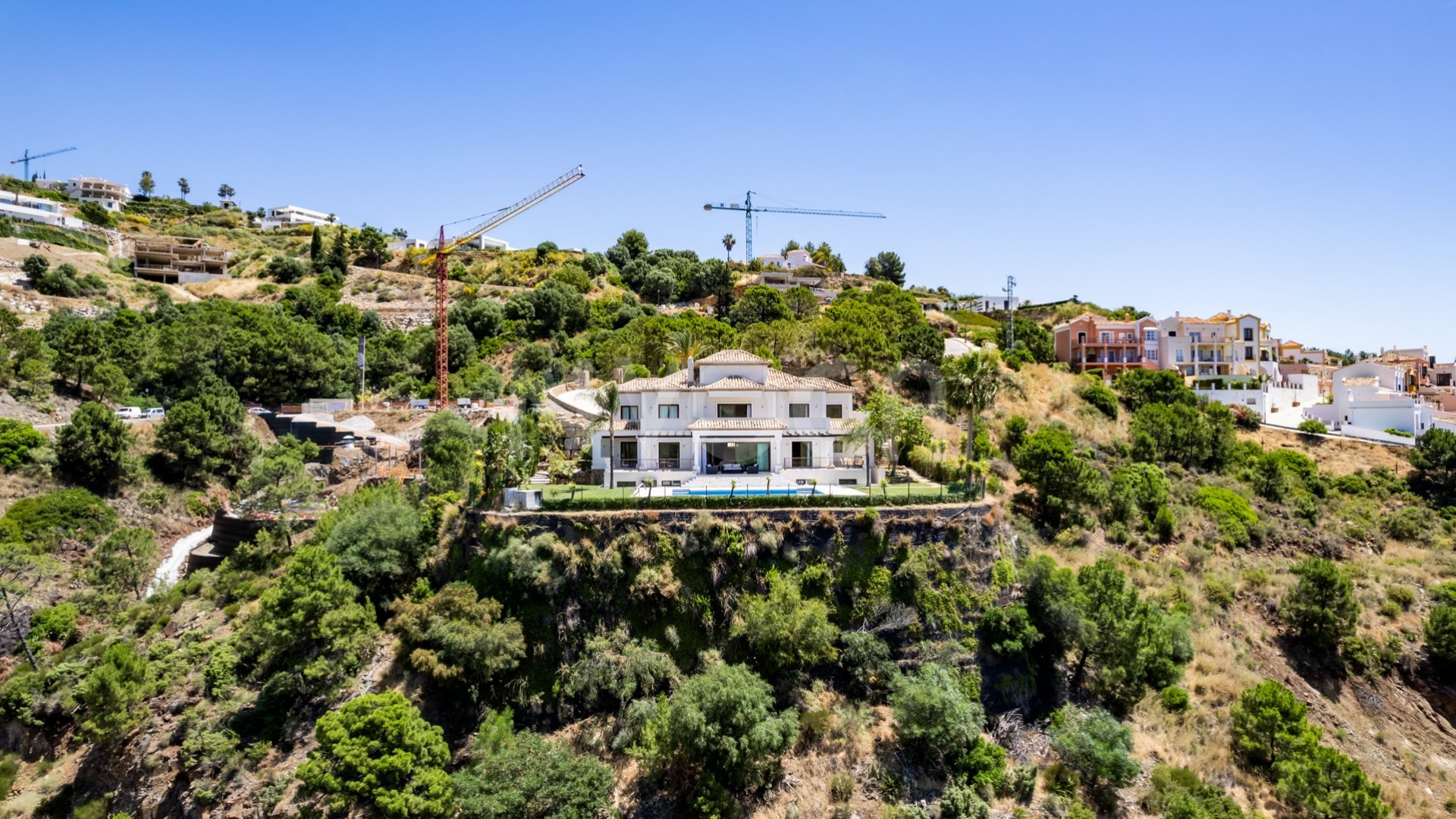 Gorgeous villa located in the heart of Monte Mayor, Benahavis.