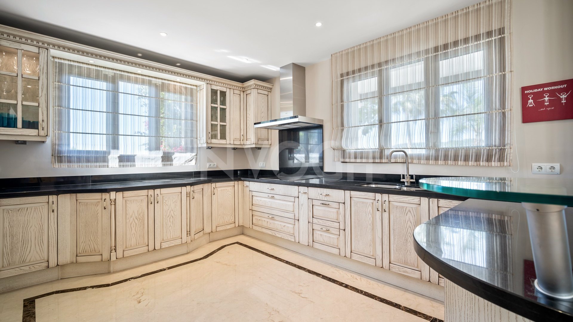 Gorgeous villa located in the heart of Monte Mayor, Benahavis.
