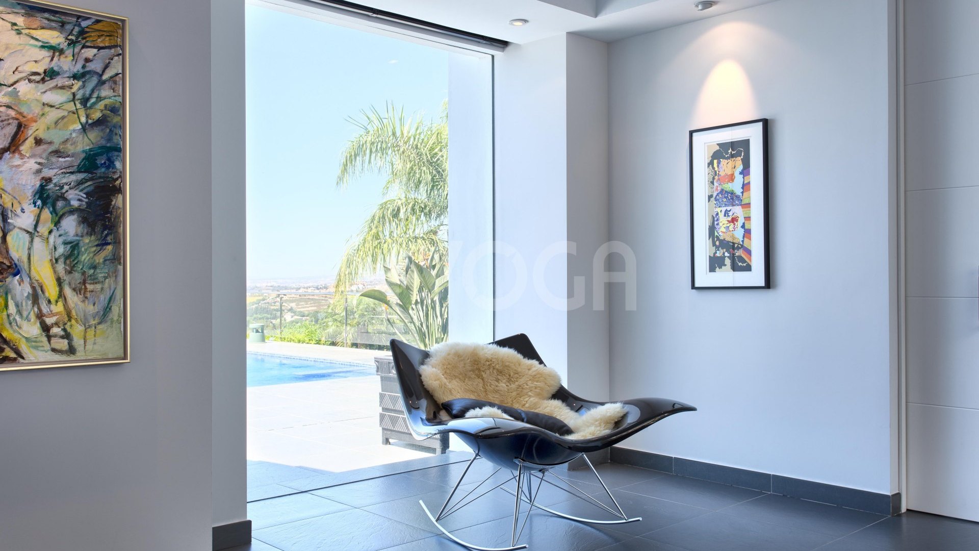 Preciosa villa contemporánea situada en el corazón de Benahavís