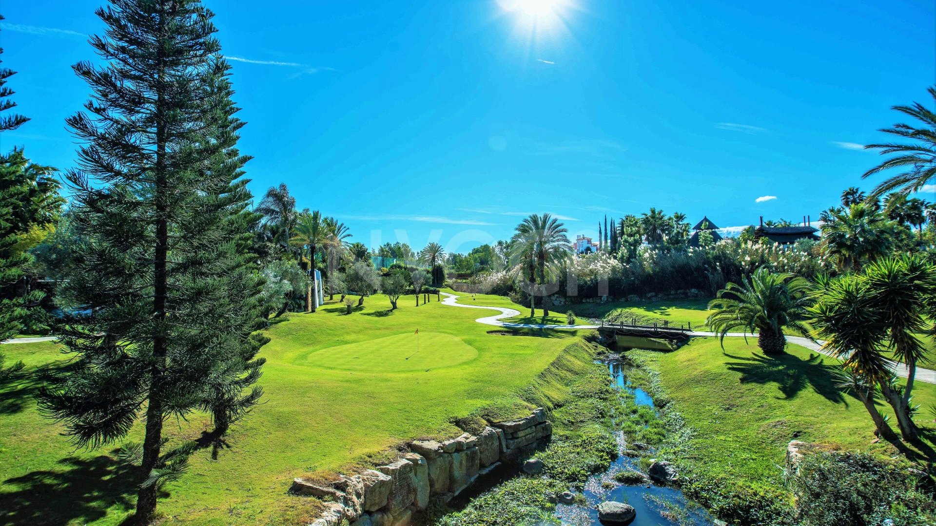 Parcela de terreno con proyecto en El Campanario Golf, Nueva Milla de Oro