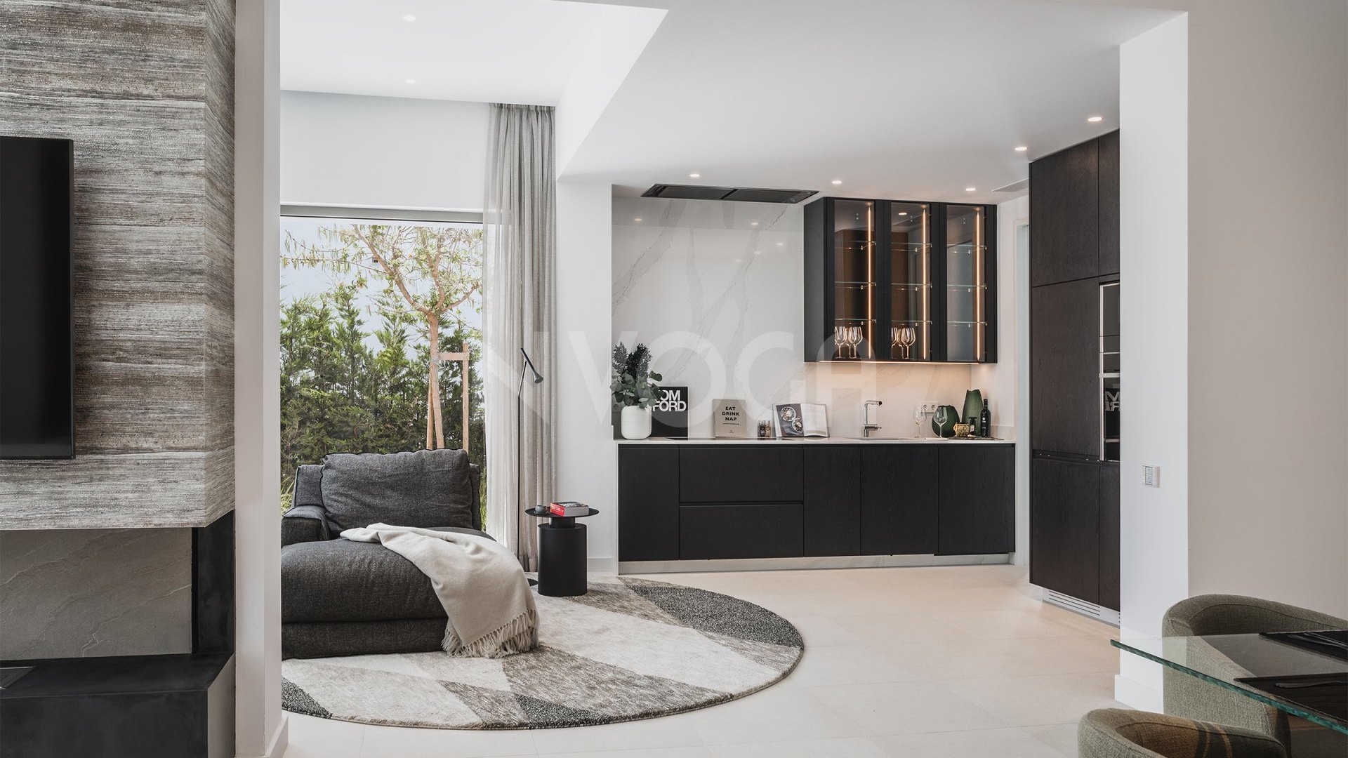 Luxury villa in a gated community in 'El Paraíso' (Benahavis)