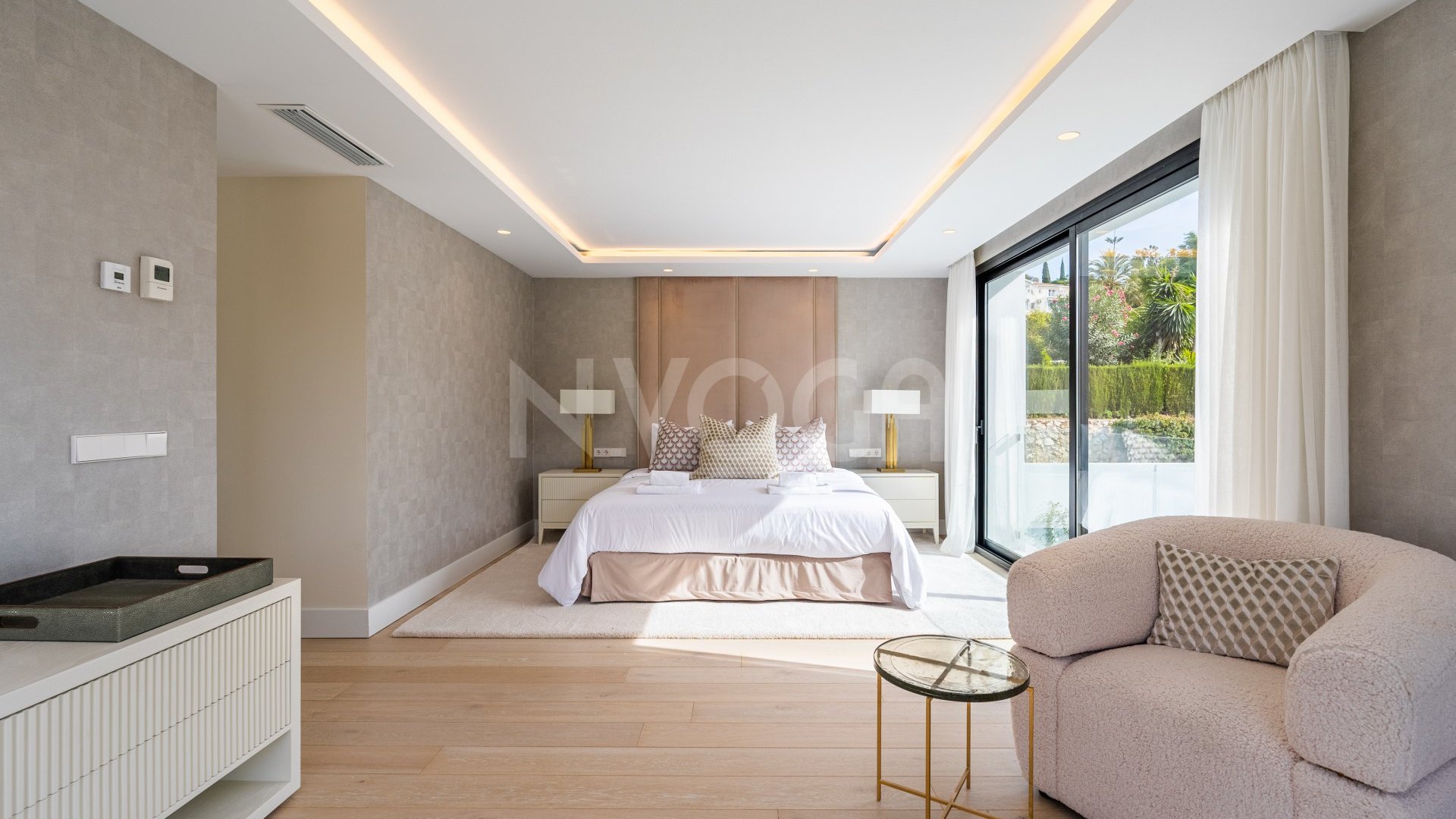 Lovely contemporary villa on El Paraiso, the New Golden Mile of Estepona