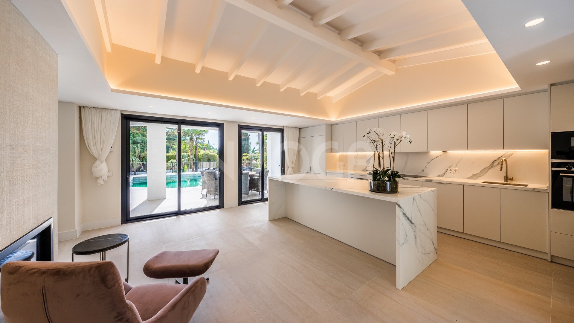 Lovely contemporary villa on El Paraiso, the New Golden Mile of Estepona