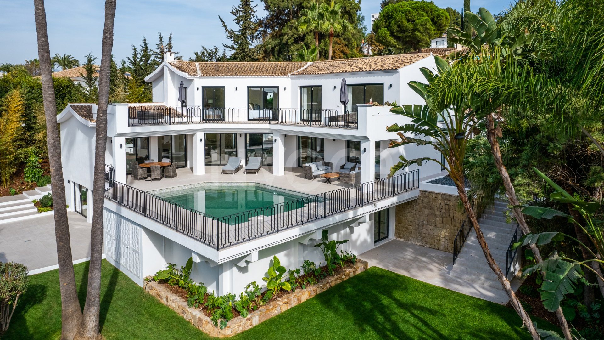 Lovely contemporary villa on El Paraiso, the New Golden Mile of Estepona