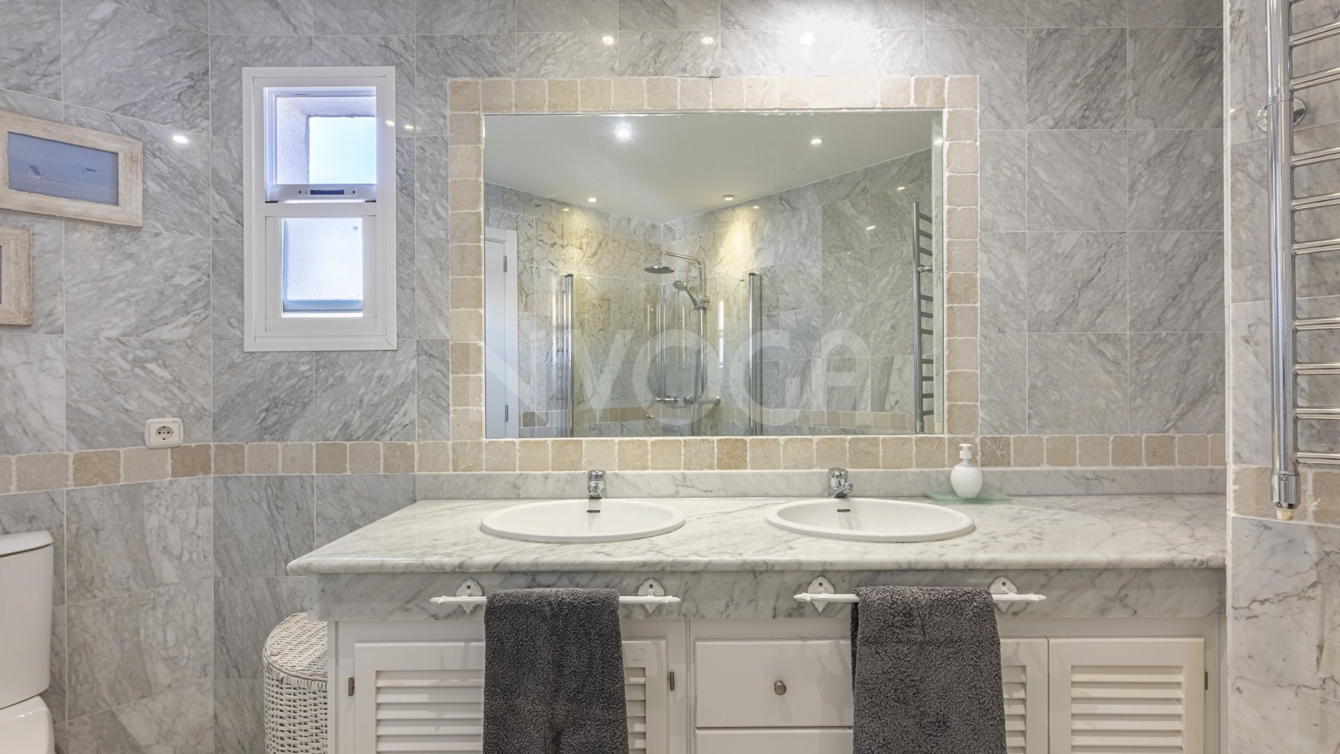 Fabuloso apartamento a pie de playa, en Bahia de Marbella, Marbella Este