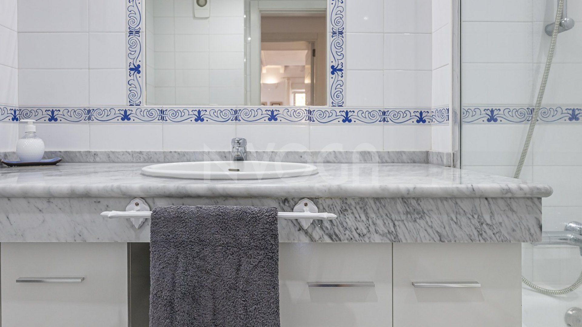 Fabuloso apartamento a pie de playa, en Bahia de Marbella, Marbella Este