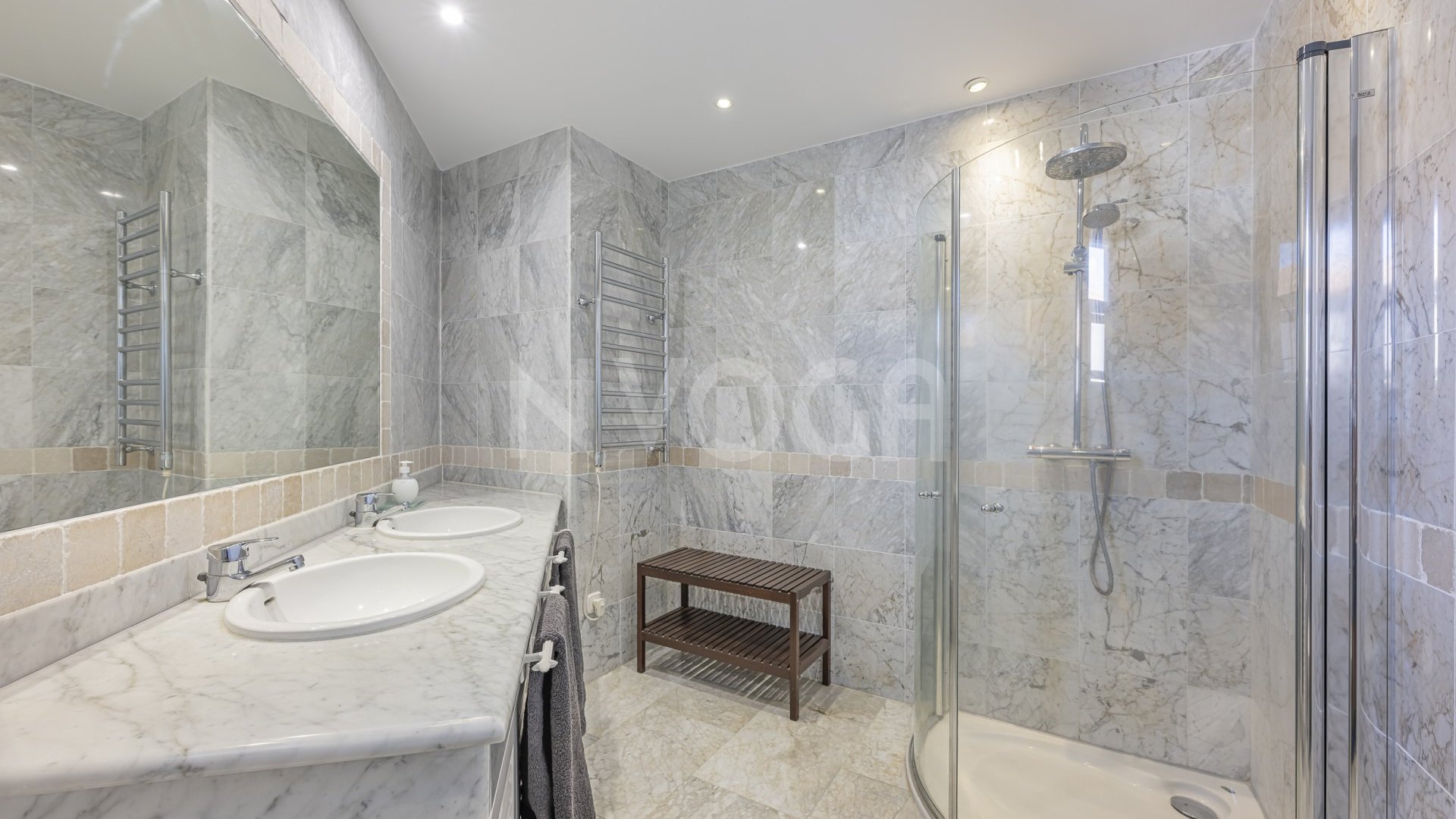 Fabuloso apartamento a pie de playa, en Bahia de Marbella, Marbella Este