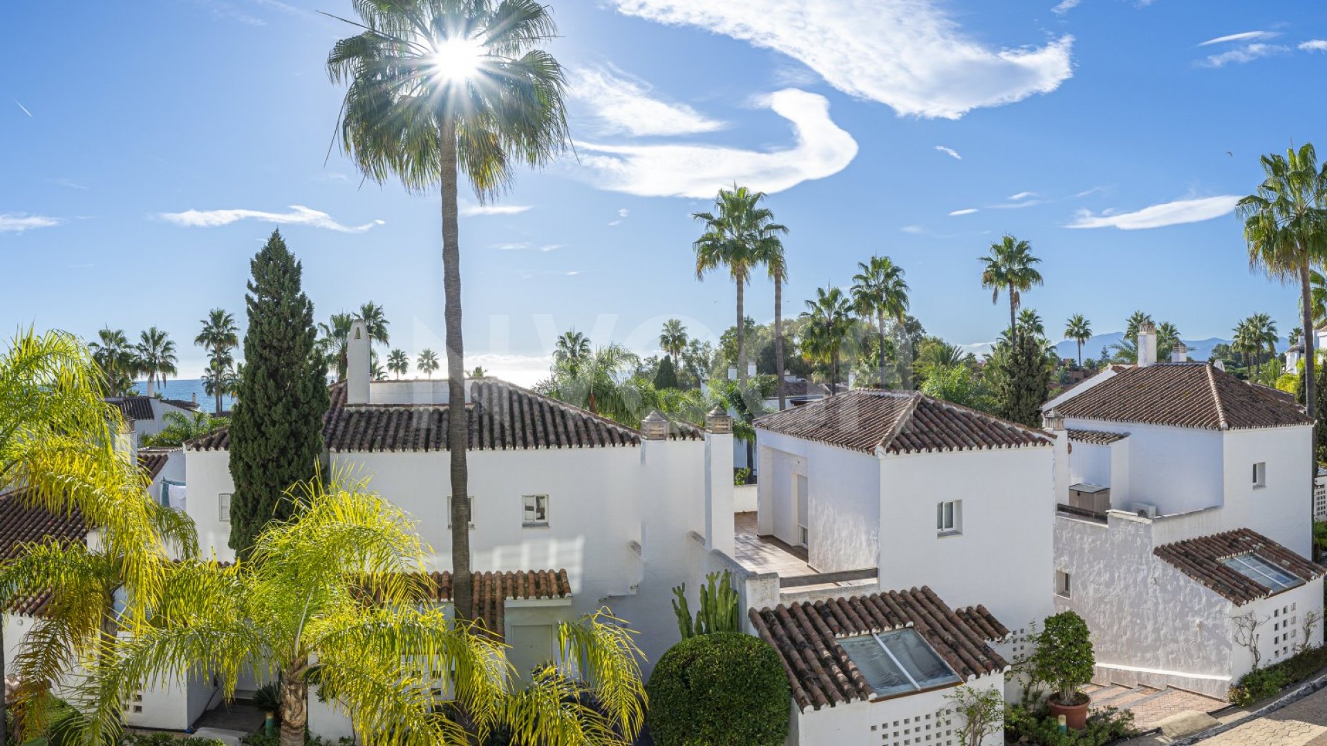 Fabuloso apartamento a pie de playa, en Bahia de Marbella, Marbella Este