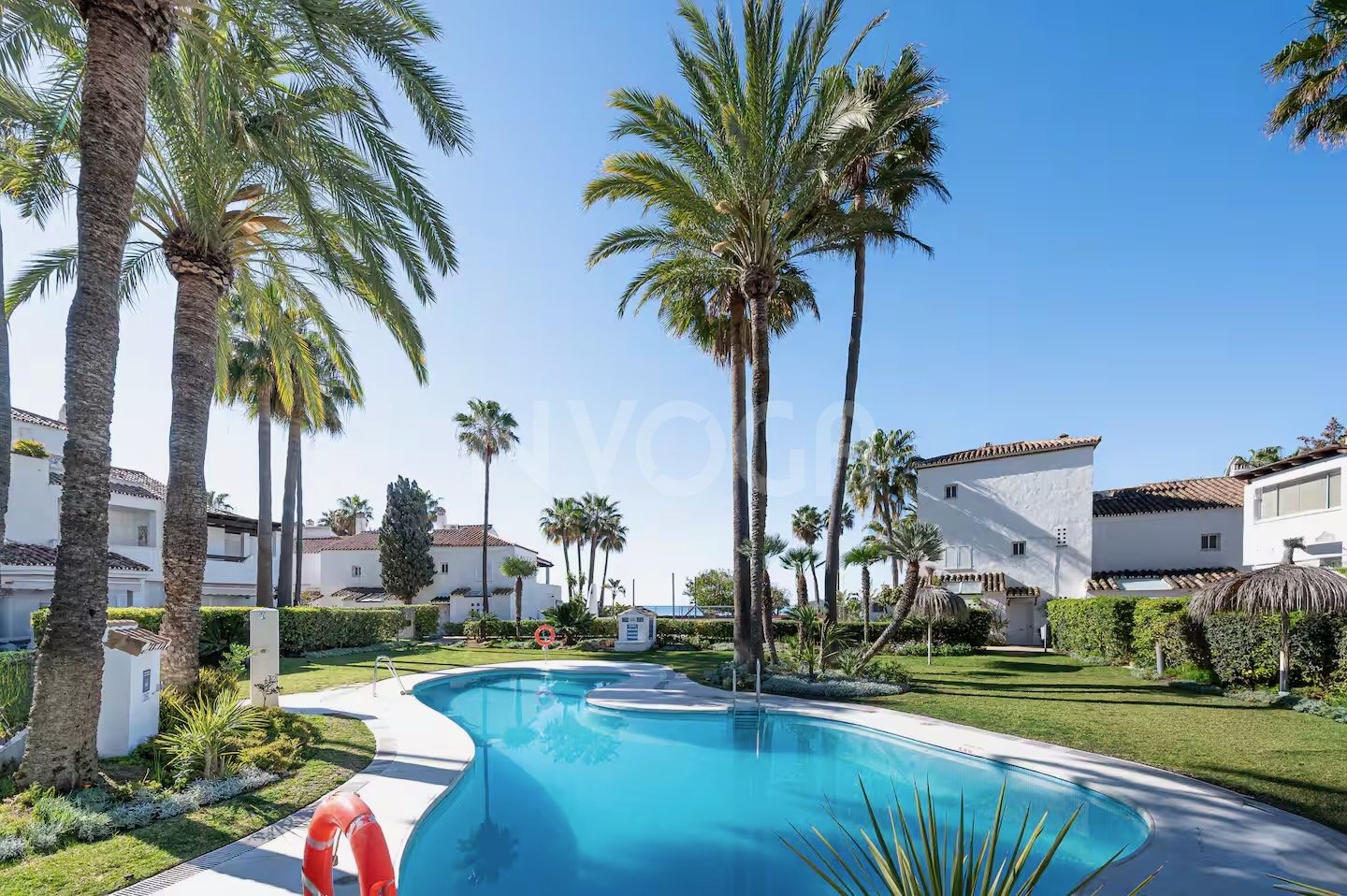 Fabuloso apartamento a pie de playa, en Bahia de Marbella, Marbella Este