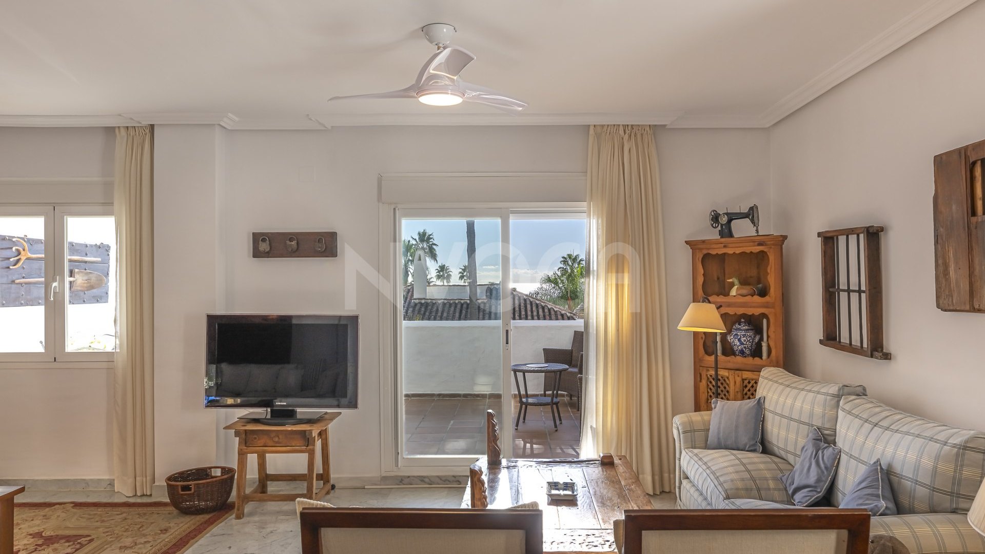 Fabuloso apartamento a pie de playa, en Bahia de Marbella, Marbella Este