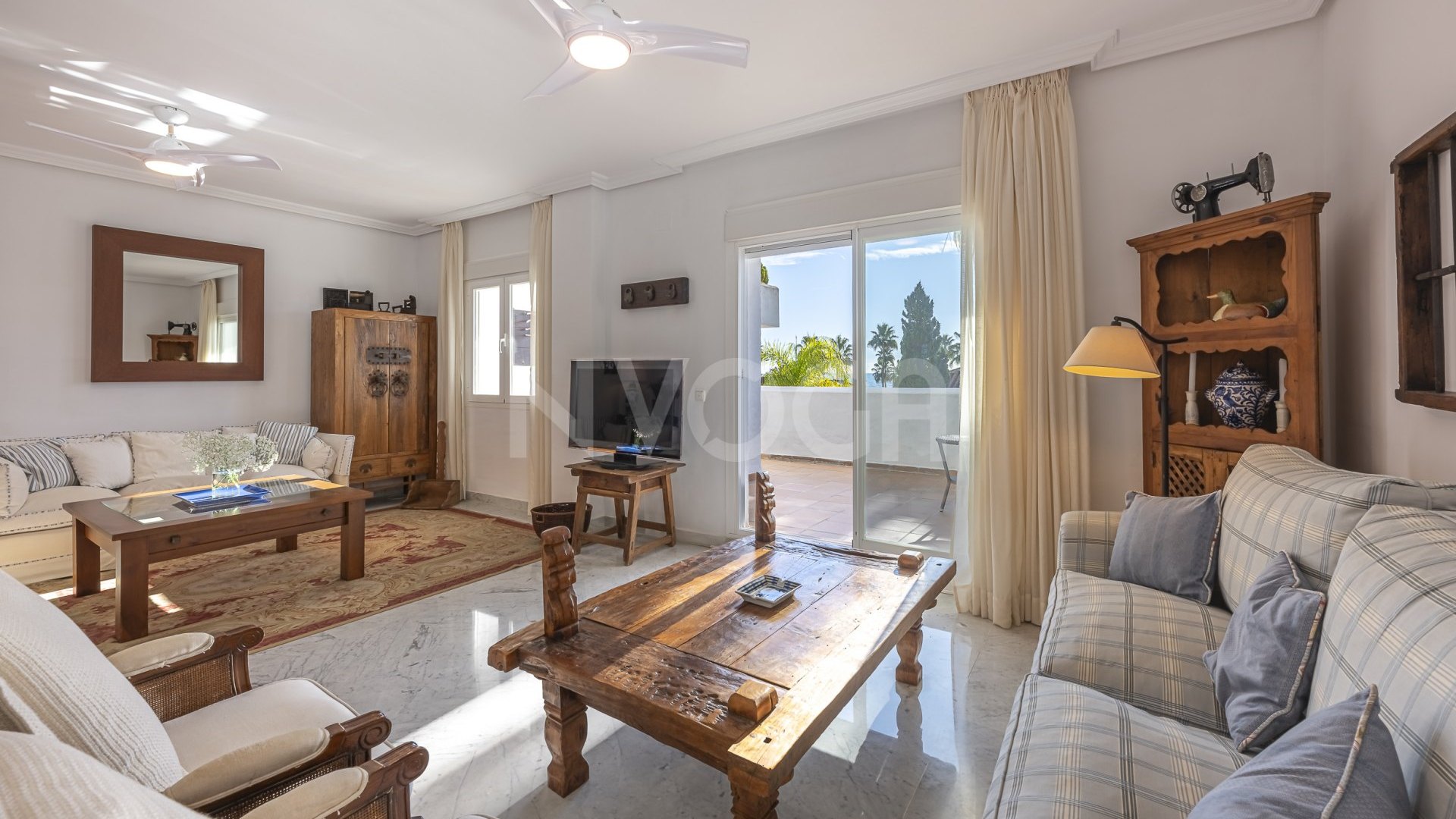 Fabuloso apartamento a pie de playa, en Bahia de Marbella, Marbella Este