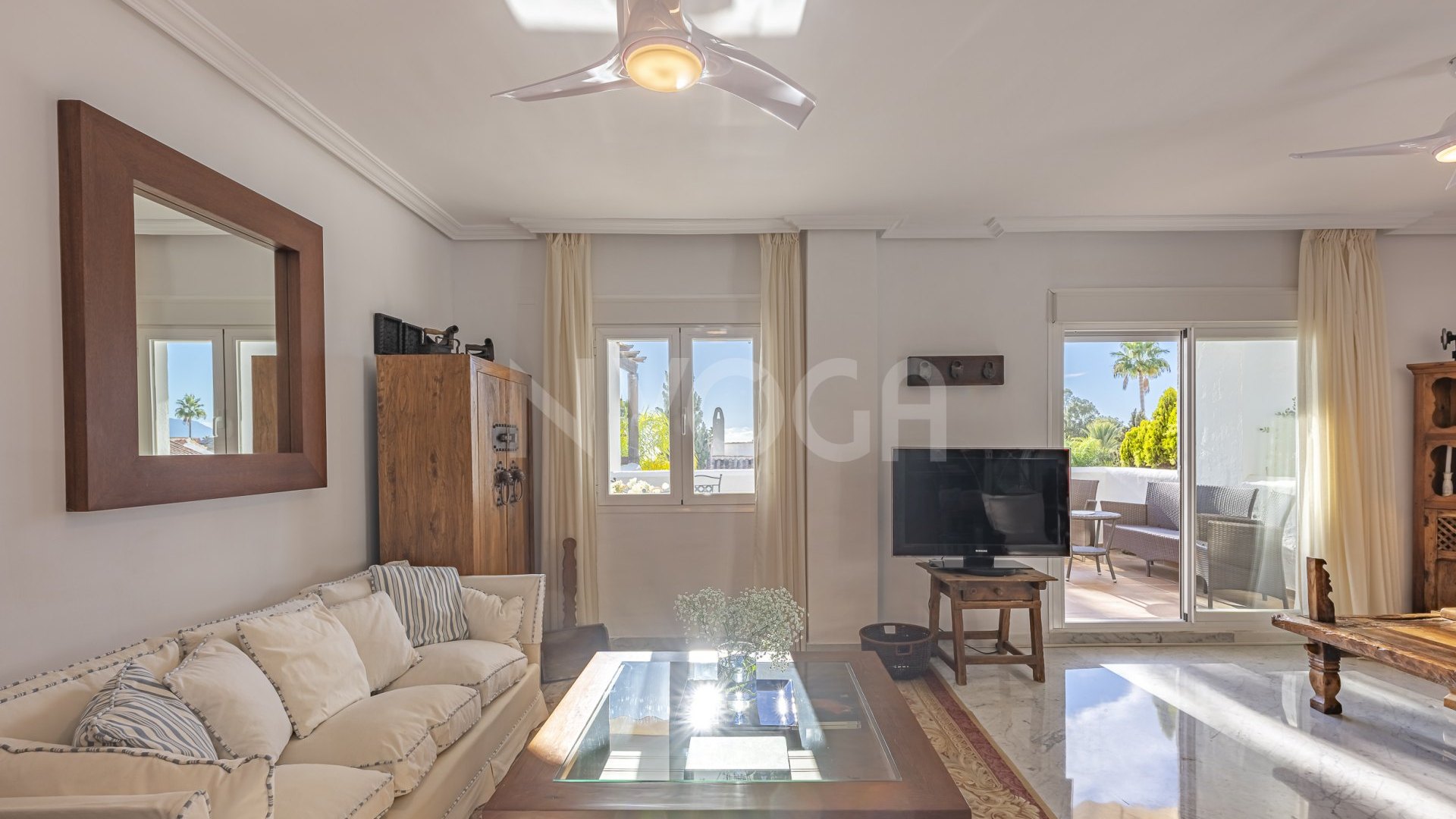 Fabuloso apartamento a pie de playa, en Bahia de Marbella, Marbella Este