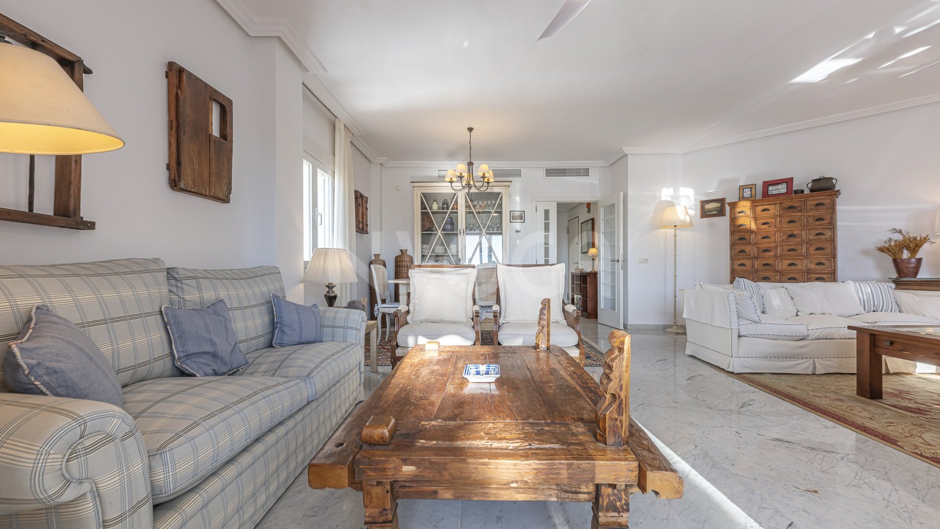 Fabuloso apartamento a pie de playa, en Bahia de Marbella, Marbella Este