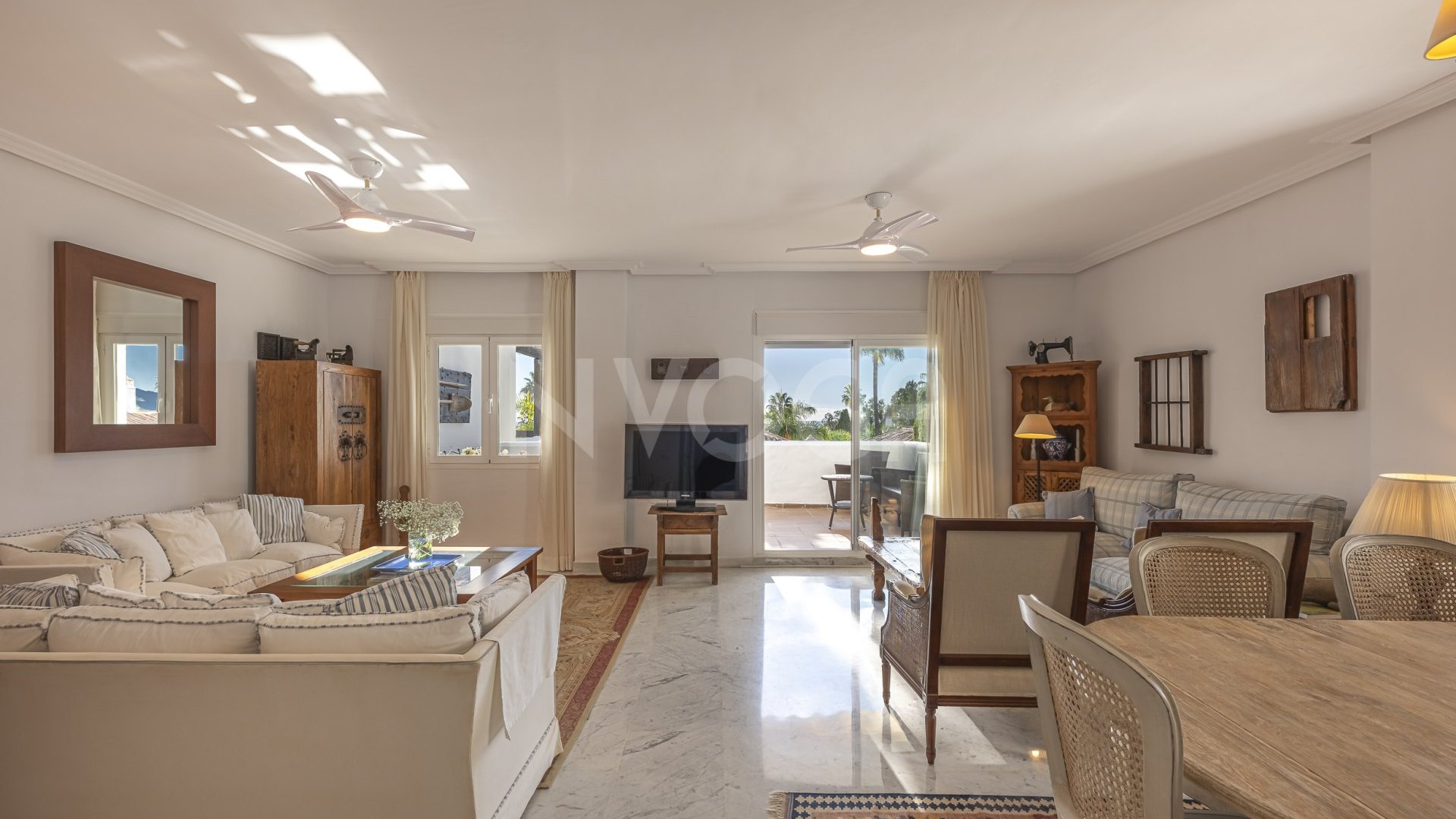 Fabuloso apartamento a pie de playa, en Bahia de Marbella, Marbella Este
