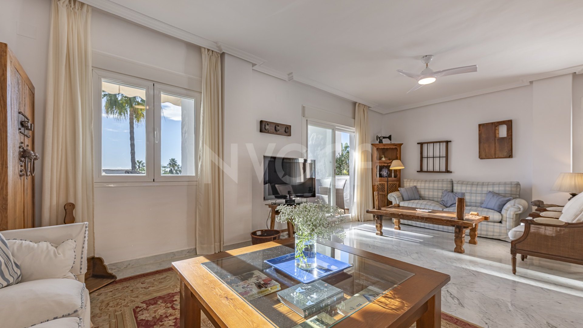 Fabuloso apartamento a pie de playa, en Bahia de Marbella, Marbella Este