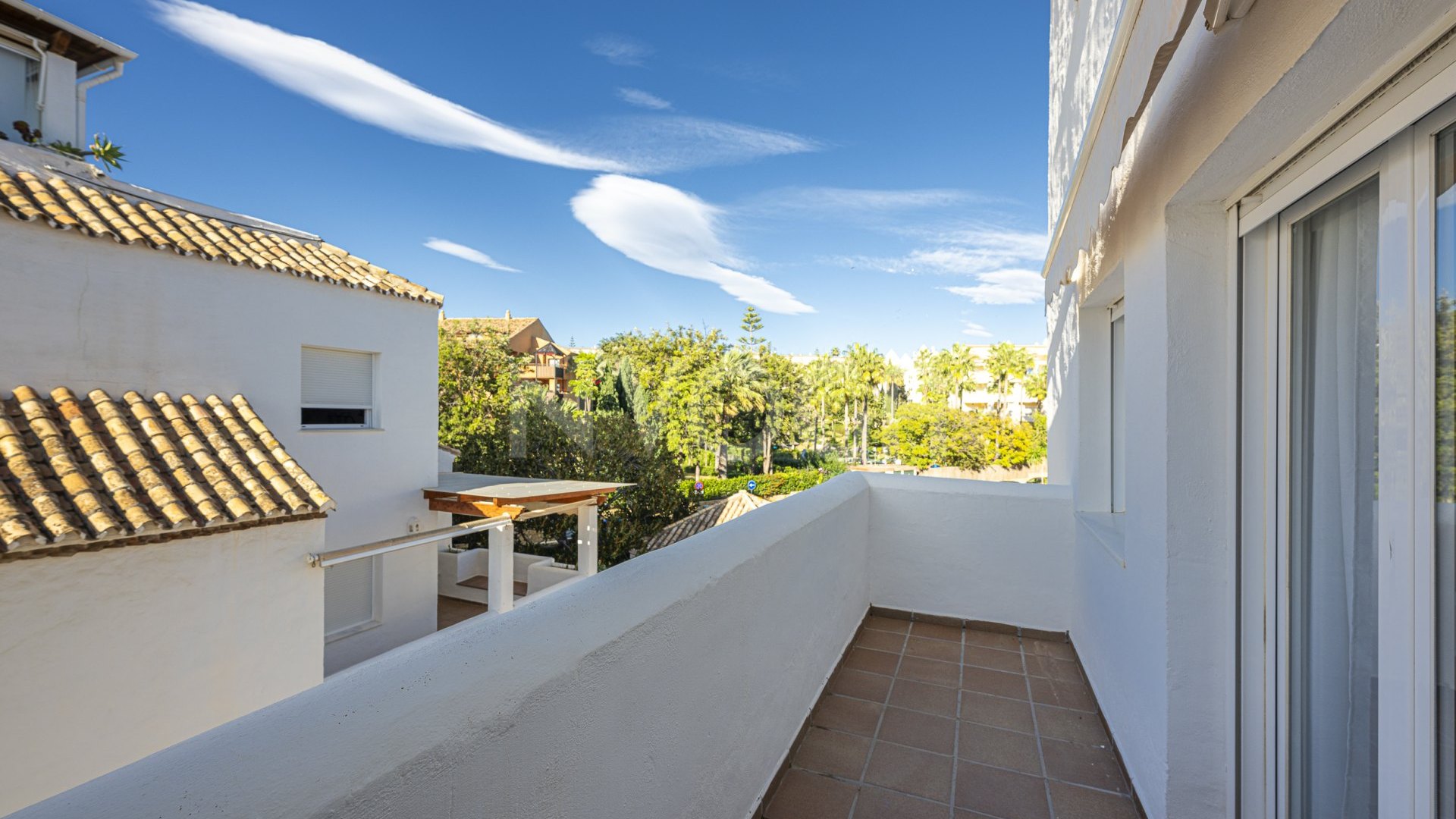 Fabuloso apartamento a pie de playa, en Bahia de Marbella, Marbella Este