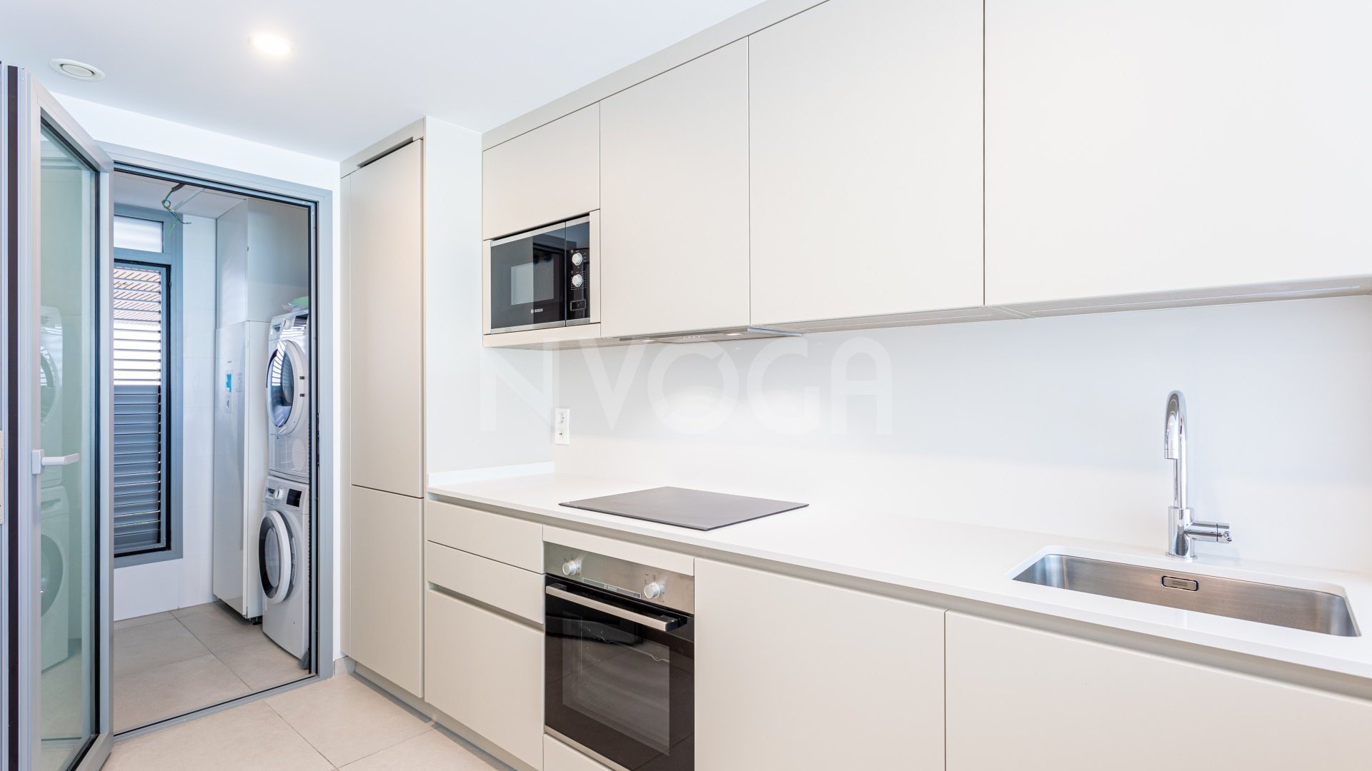 A un paso del mar en Elviria Playa, apartamento en Planta Baja en Residencial Estrella del Mar, Marbella