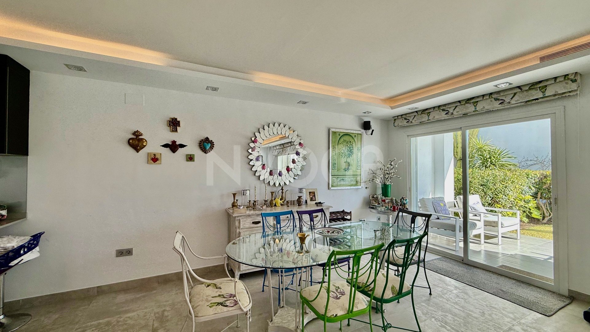 Magnifica casa adosada en primera linea de playa, ubicada en Bahia de Marbella, Marbella Este