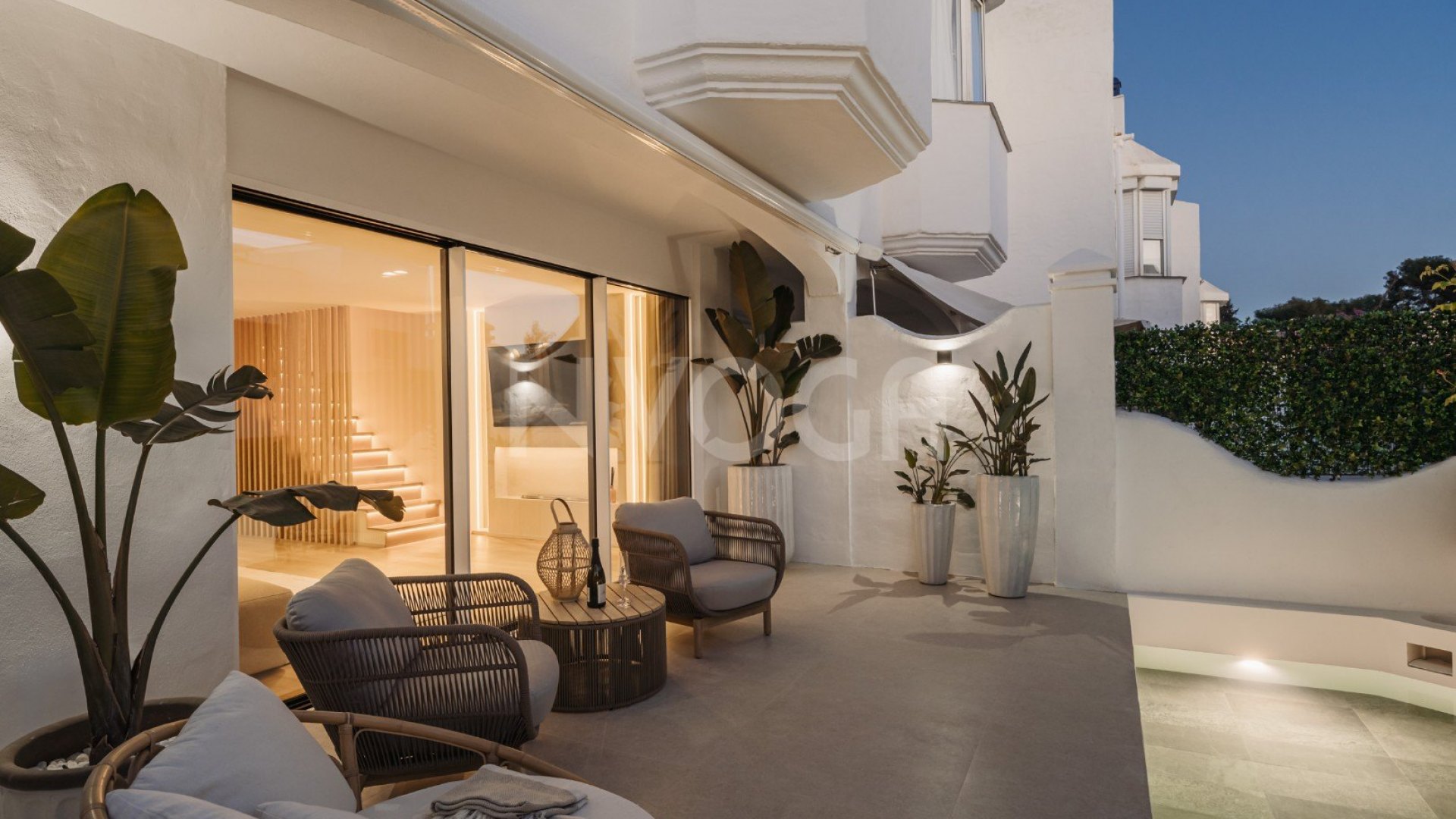 Luxury newly renovated villa located in Altos de Puente Romano.