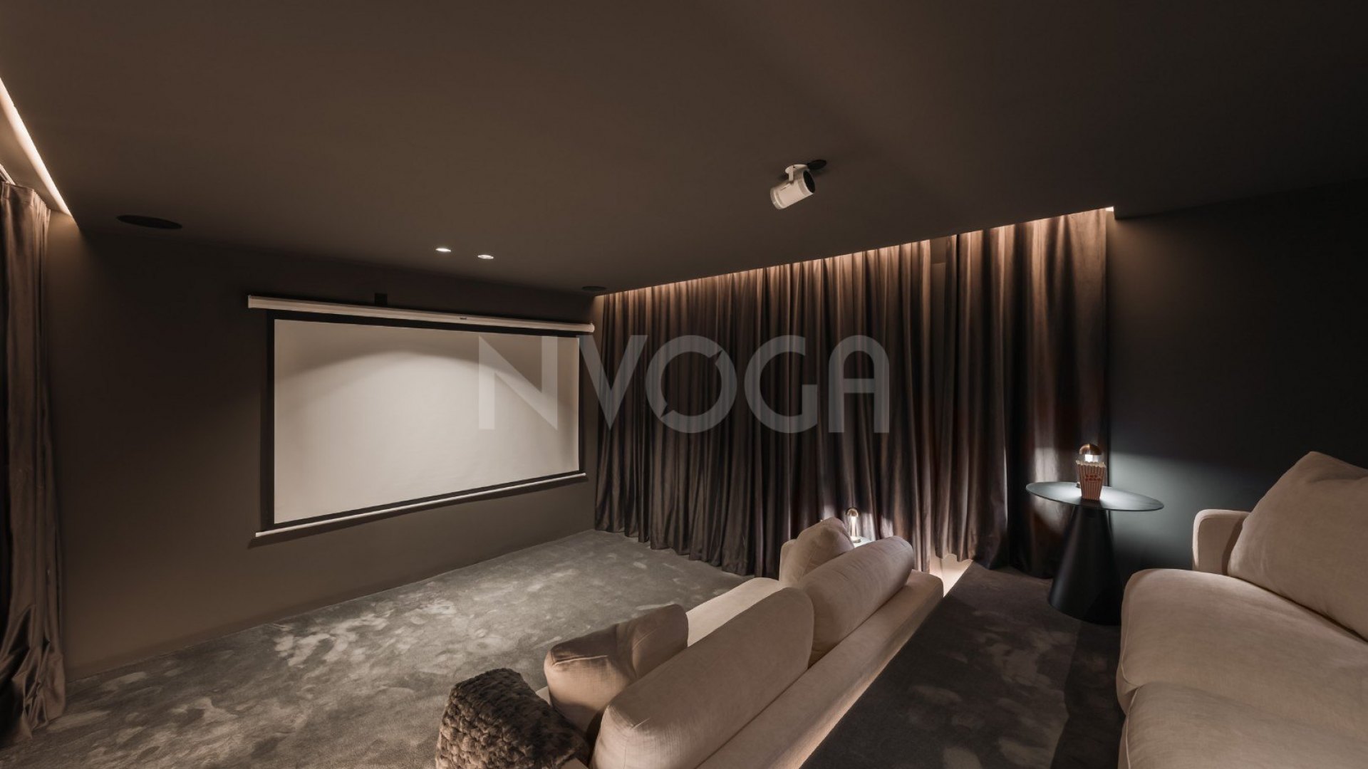 Luxury newly renovated villa located in Altos de Puente Romano.