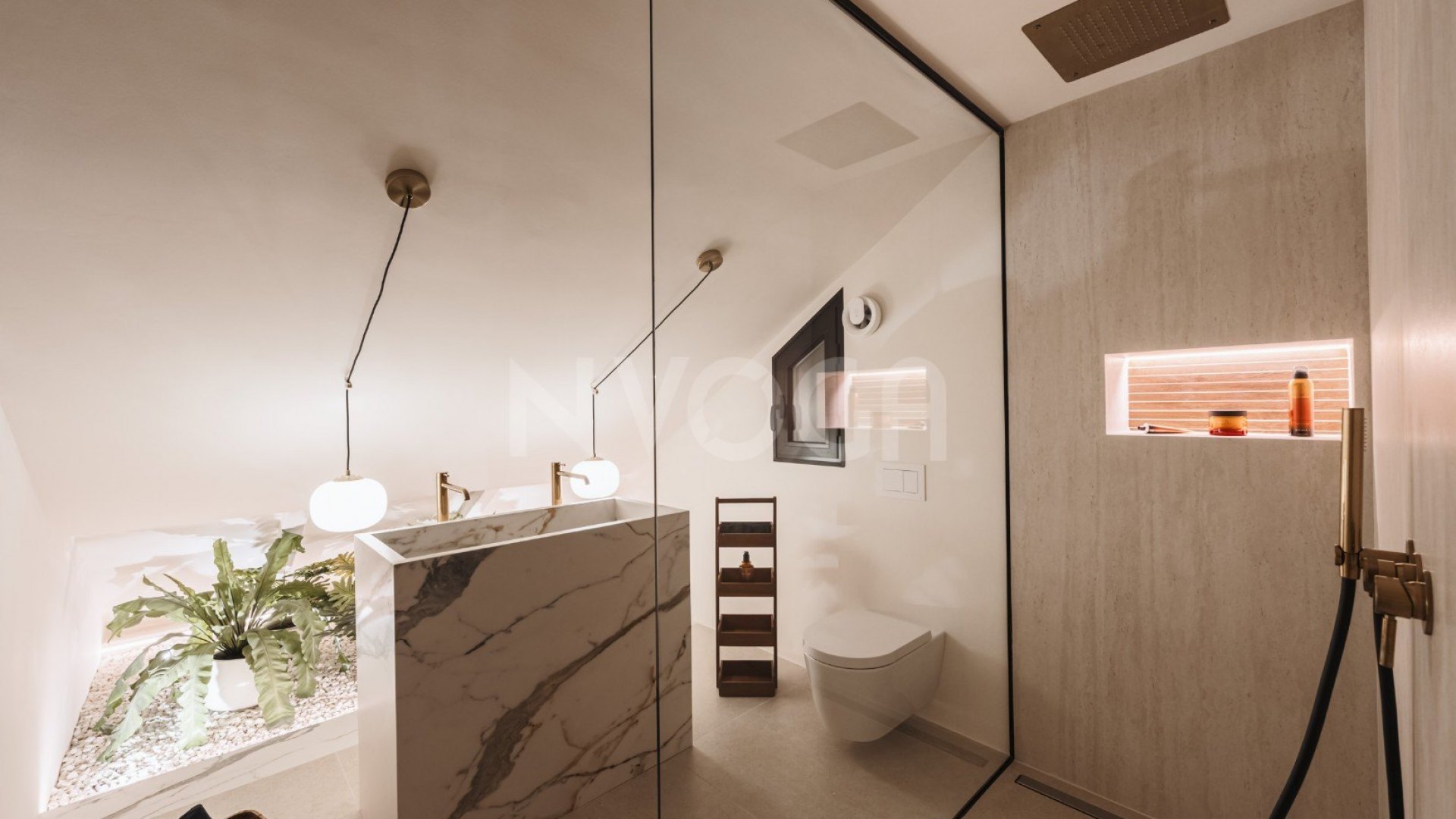 Luxury newly renovated villa located in Altos de Puente Romano.
