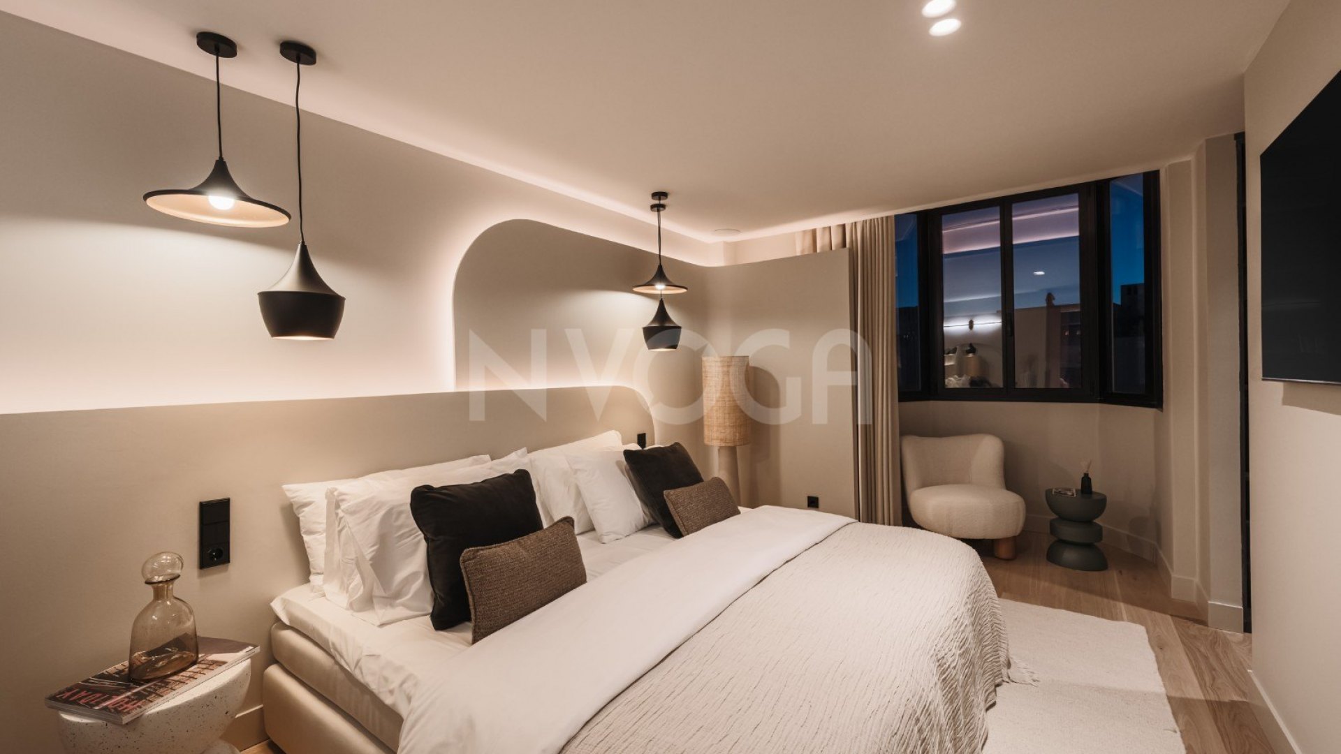 Luxury newly renovated villa located in Altos de Puente Romano.