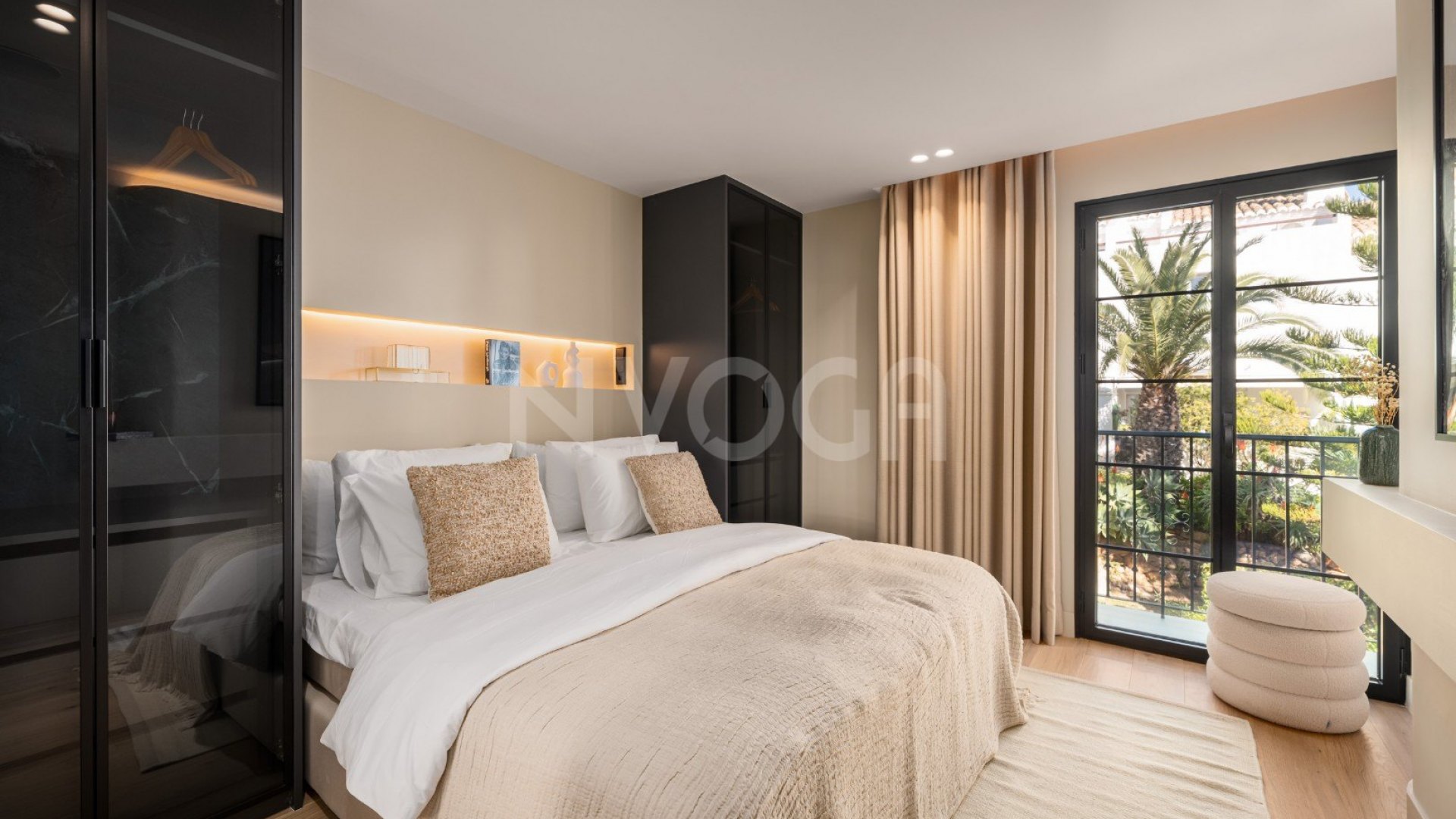Luxury newly renovated villa located in Altos de Puente Romano.