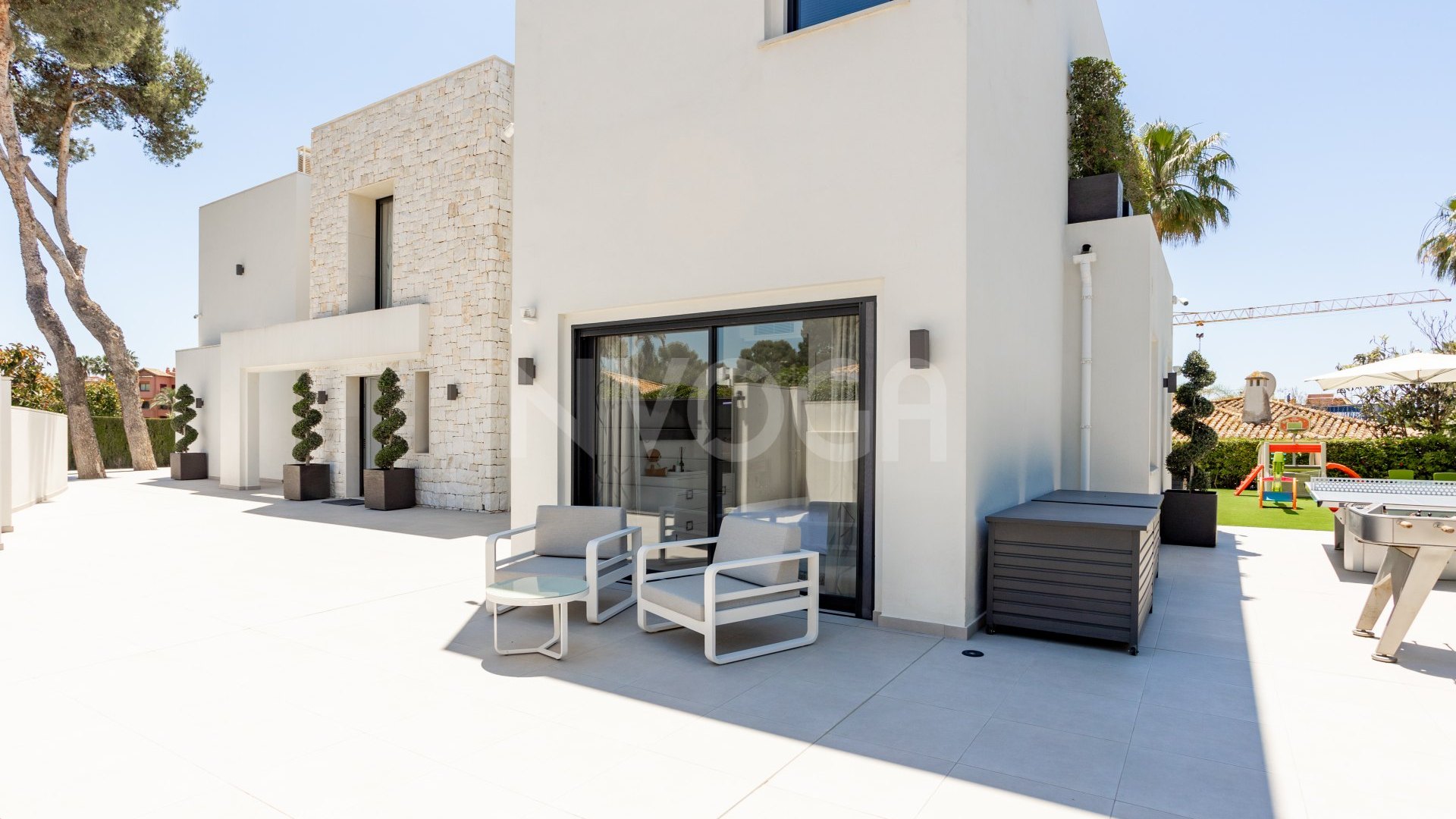 Spectacular villa with sea views located in Los Monteros, one of the most exclusive areas of Marbella.