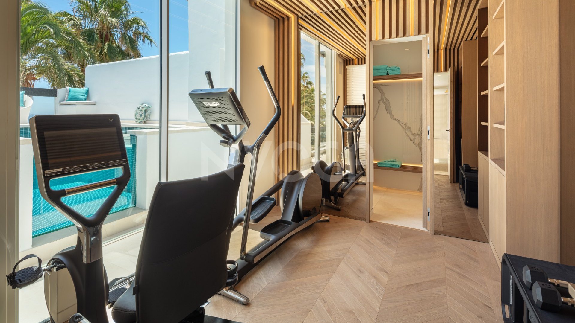 Luxurious frontline beach duplex penthouse on the Golden Mile, Marbella