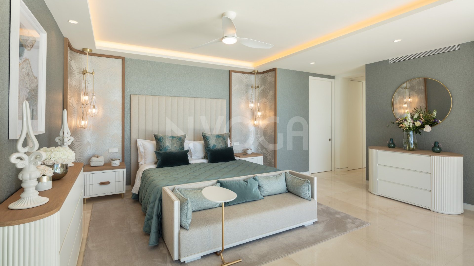 Luxurious frontline beach duplex penthouse on the Golden Mile, Marbella