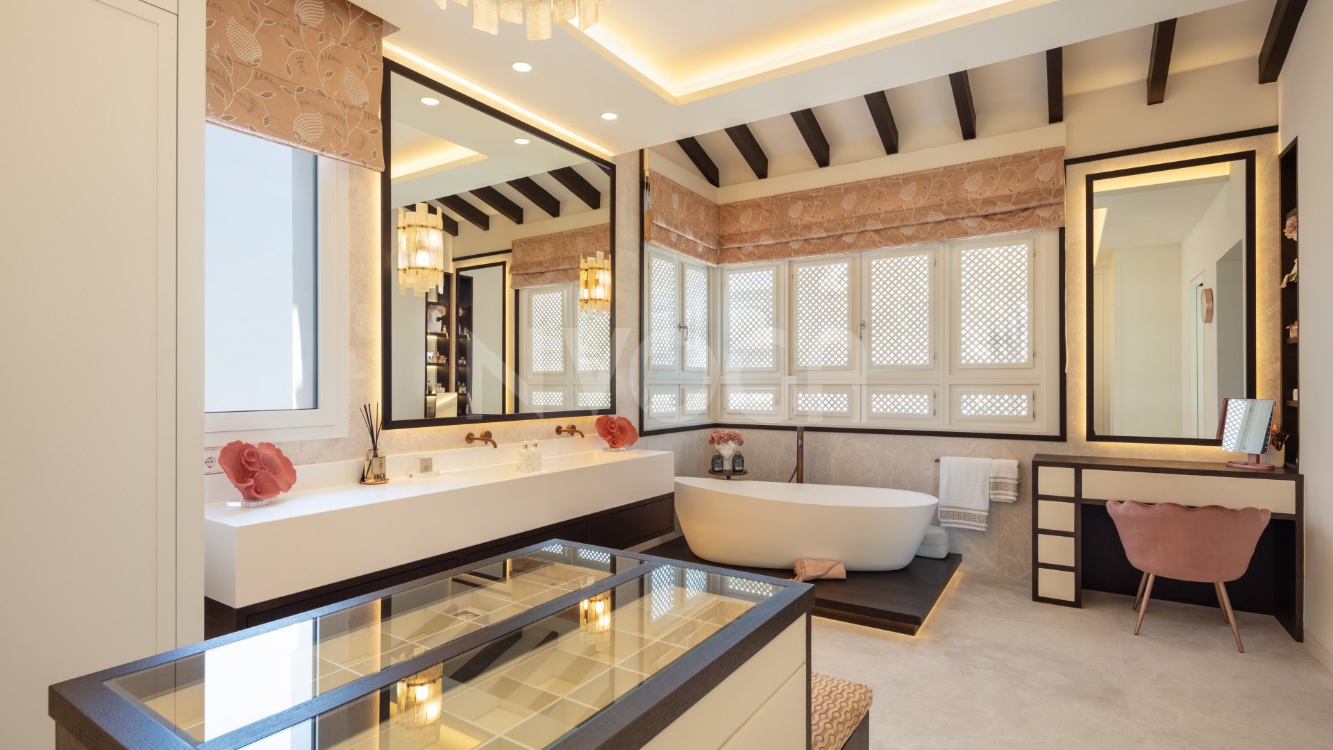 Luxurious frontline beach duplex penthouse on the Golden Mile, Marbella
