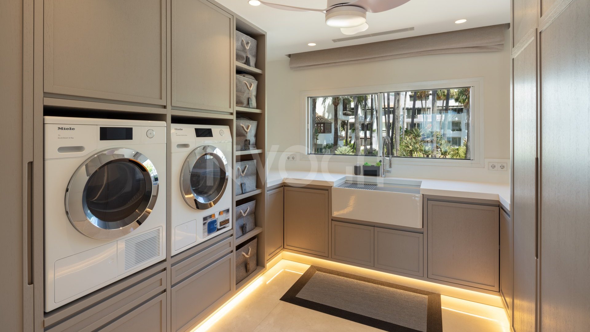 Luxurious frontline beach duplex penthouse on the Golden Mile, Marbella