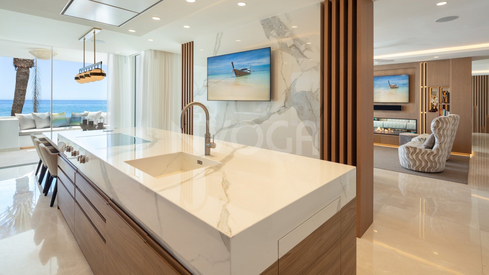 Luxurious frontline beach duplex penthouse on the Golden Mile, Marbella