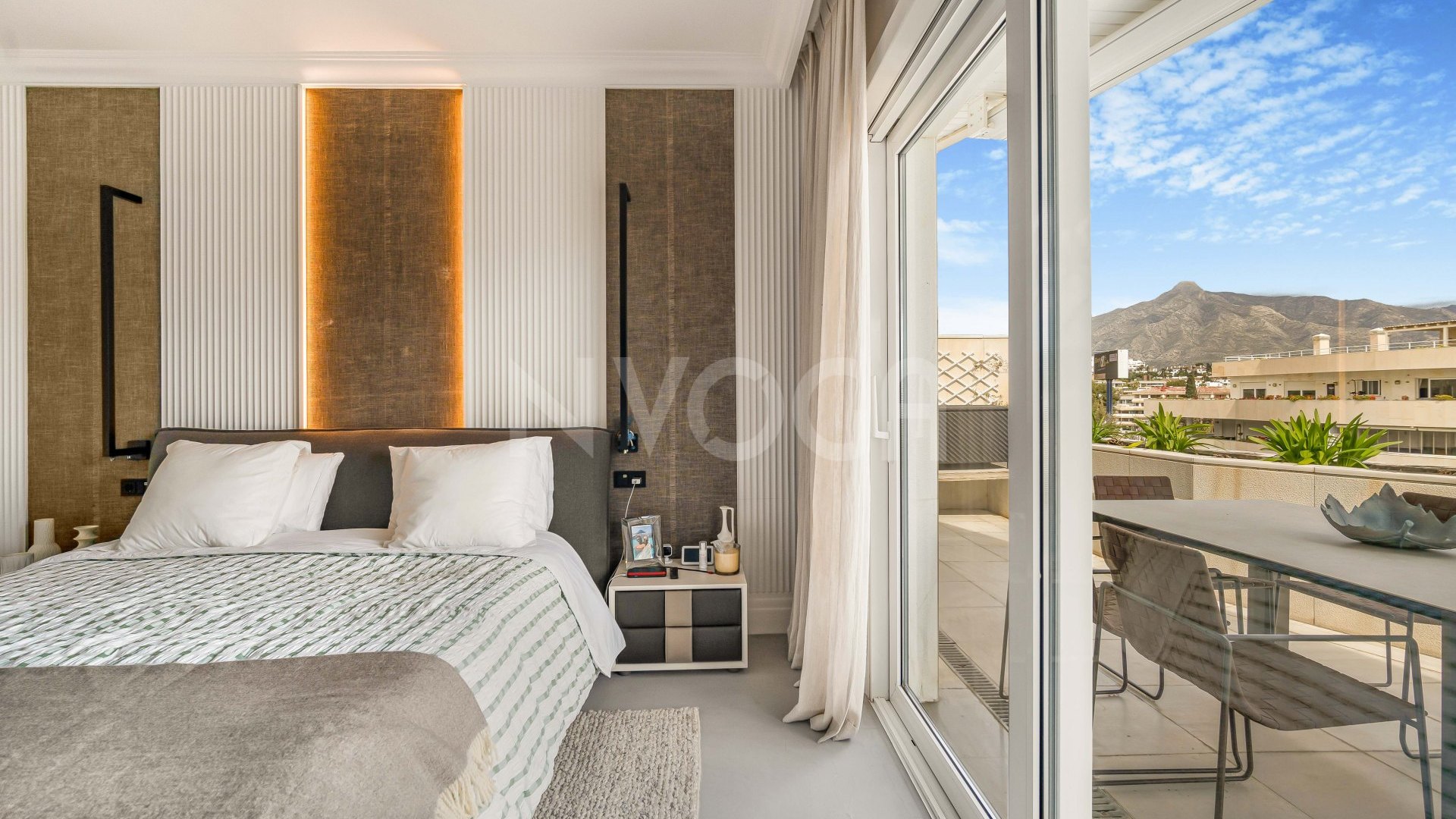 Stunning fully refurbished duplex penthouse in Puerto Banús.
