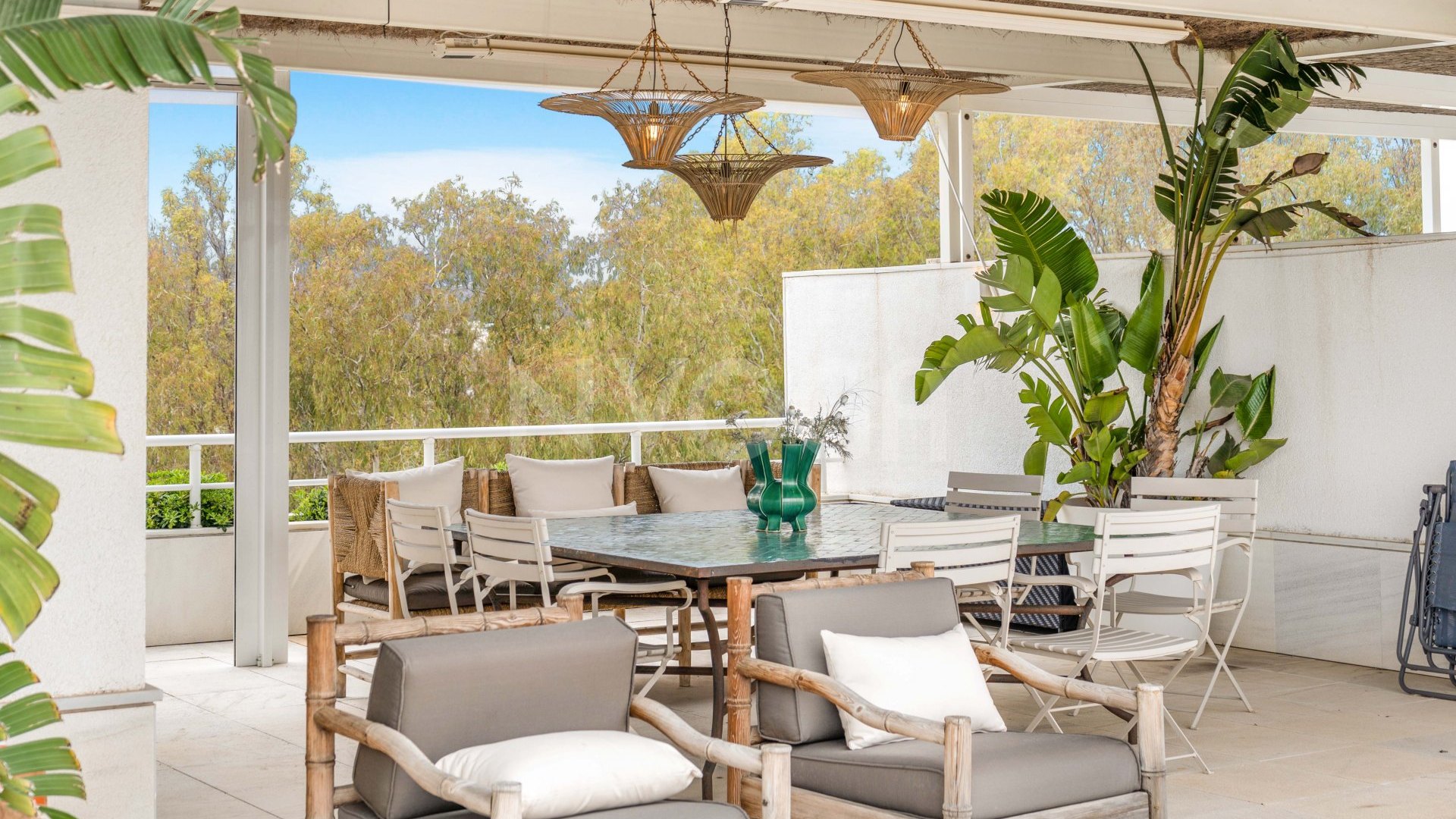 Stunning fully refurbished duplex penthouse in Puerto Banús.