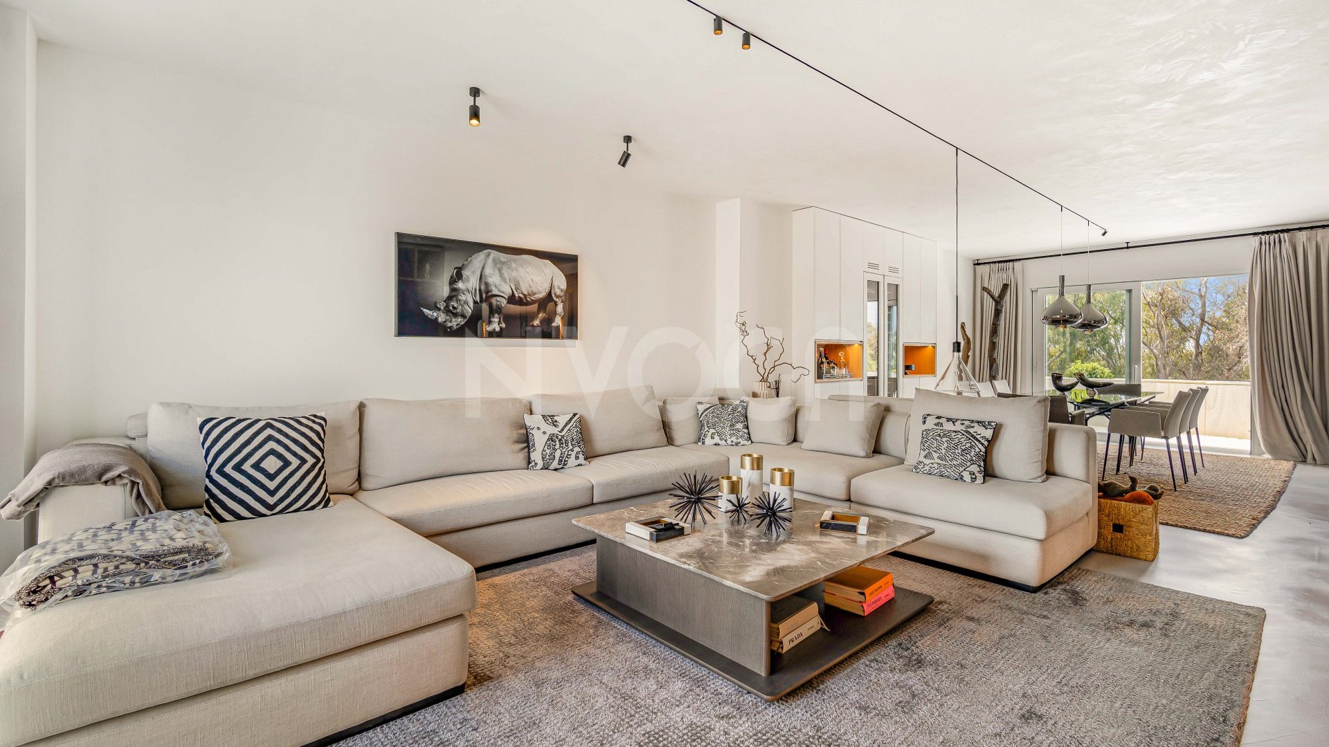 Stunning fully refurbished duplex penthouse in Puerto Banús.