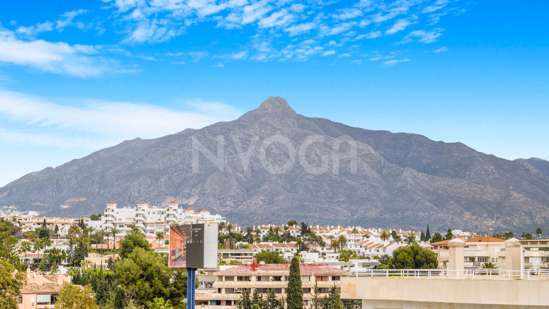Stunning fully refurbished duplex penthouse in Puerto Banús.