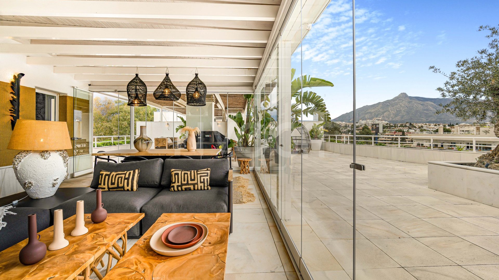 Stunning fully refurbished duplex penthouse in Puerto Banús.