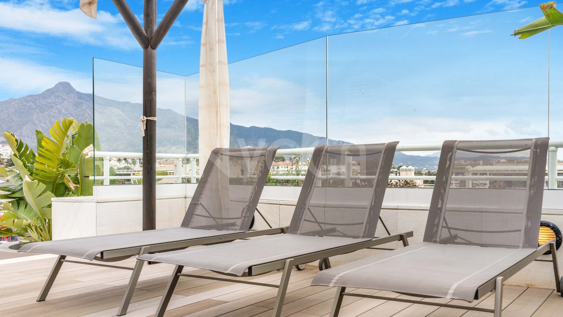 Stunning fully refurbished duplex penthouse in Puerto Banús.