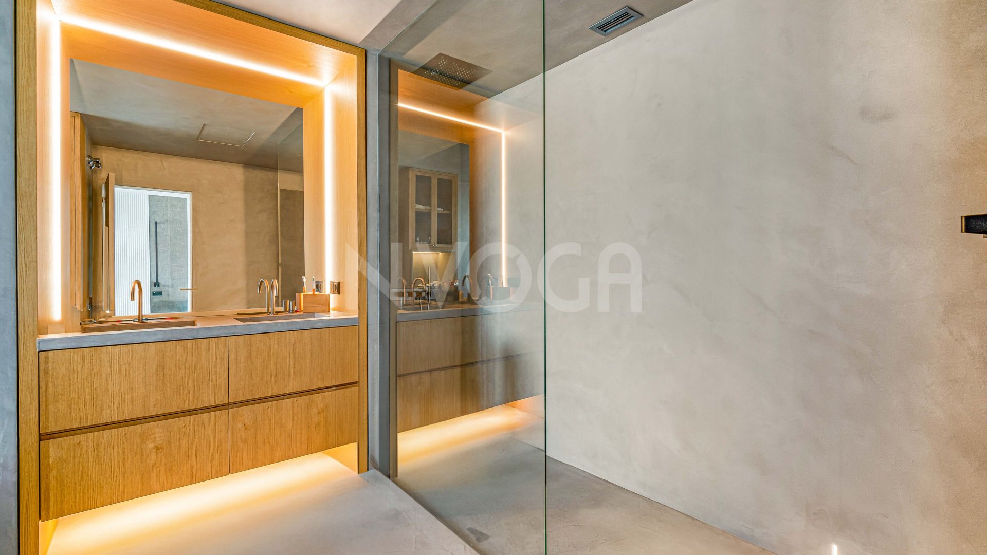 Stunning fully refurbished duplex penthouse in Puerto Banús.
