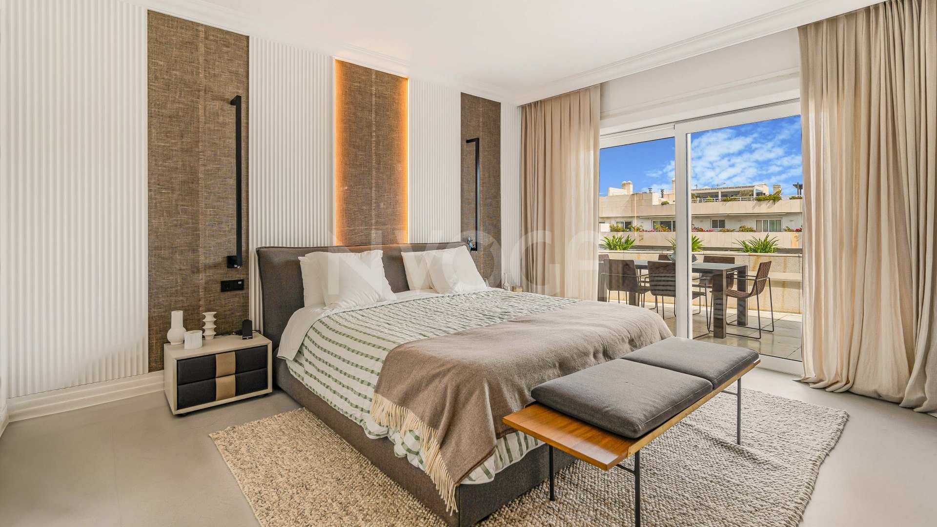 Stunning fully refurbished duplex penthouse in Puerto Banús.