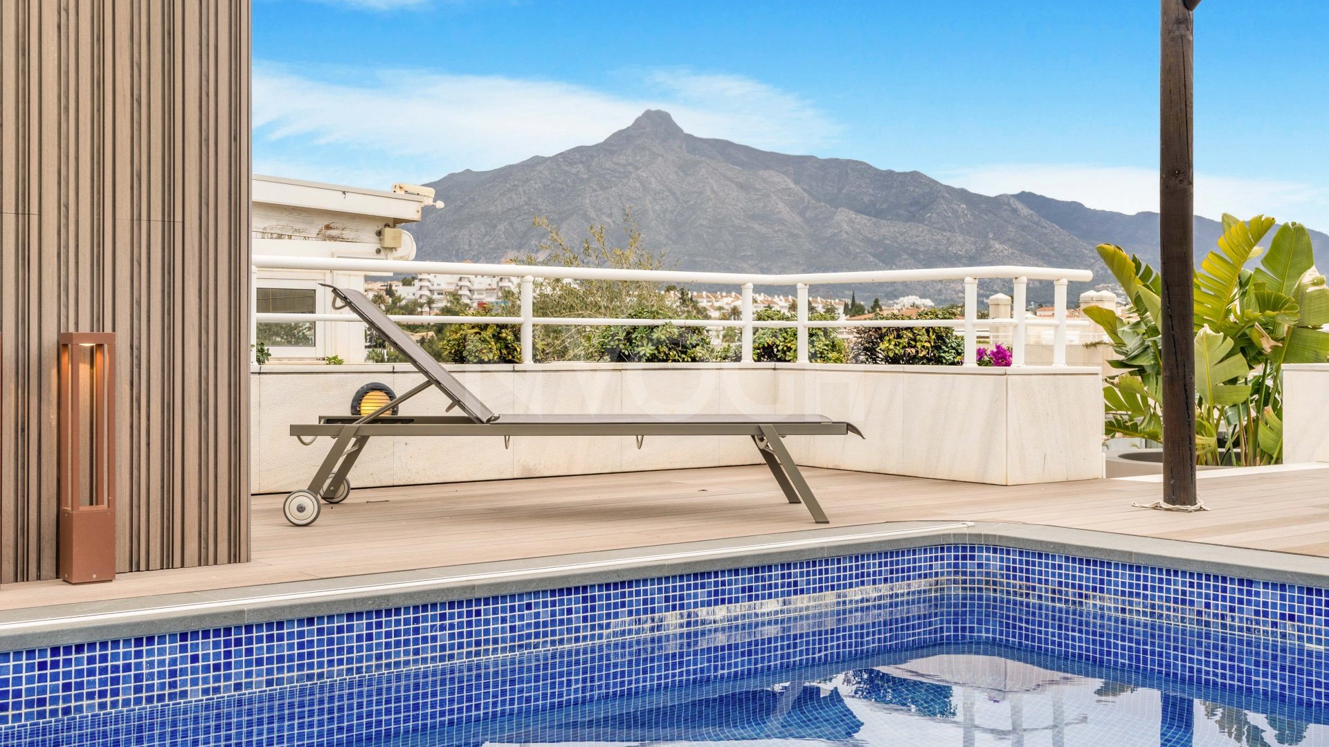 Stunning fully refurbished duplex penthouse in Puerto Banús.
