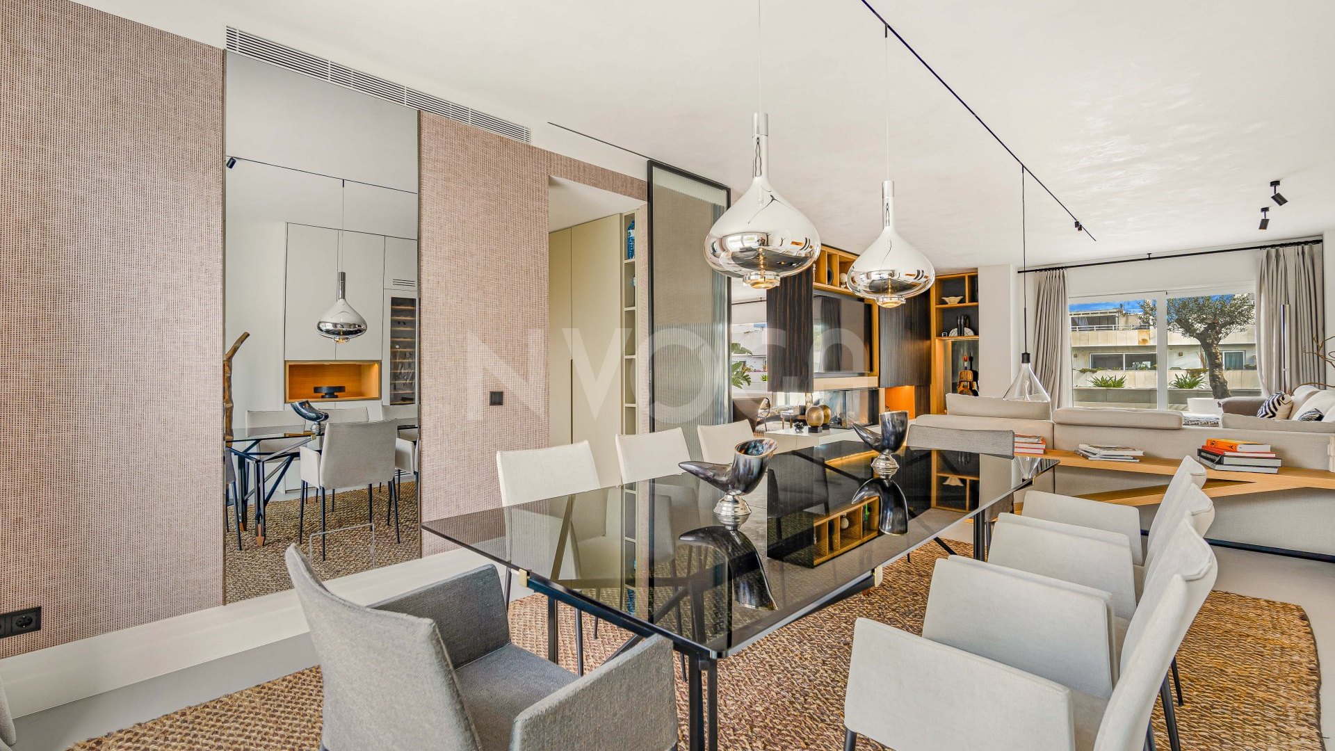 Stunning fully refurbished duplex penthouse in Puerto Banús.