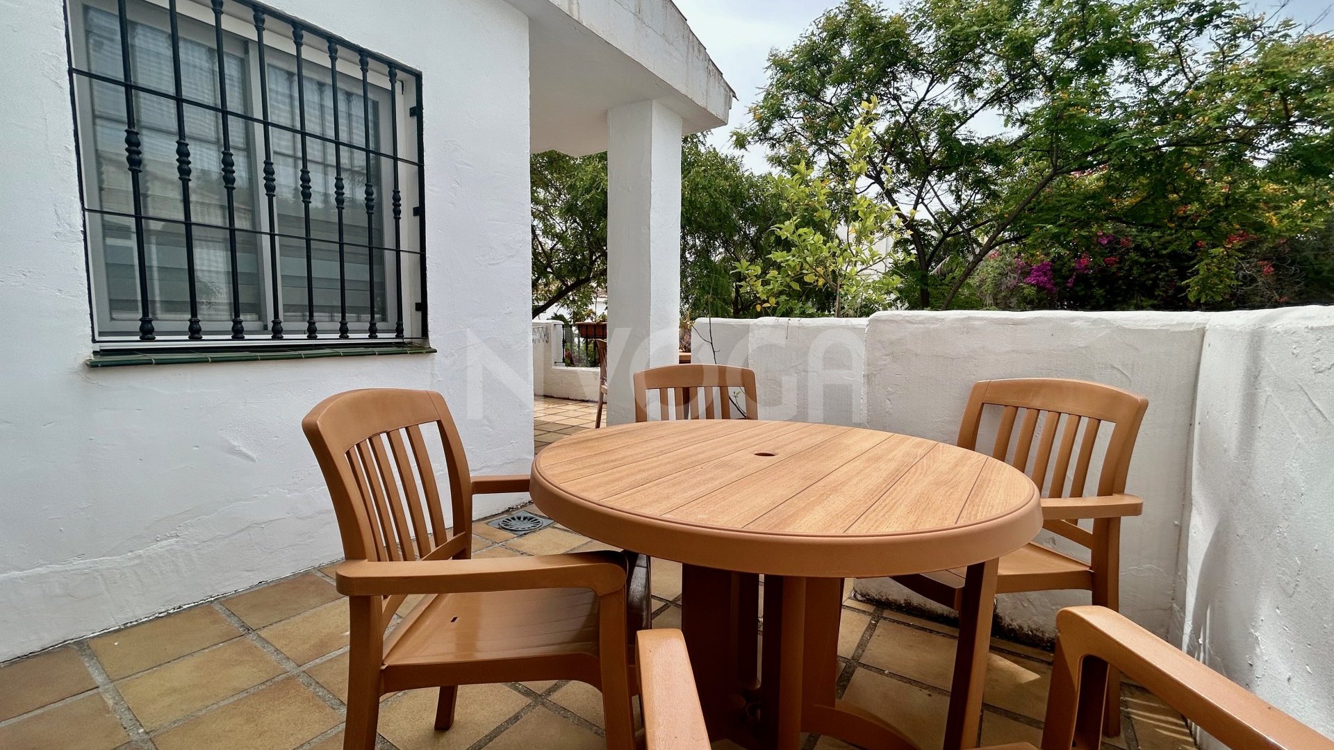 Dream location in this wonderful flat in Los Naranjos, Marbella.