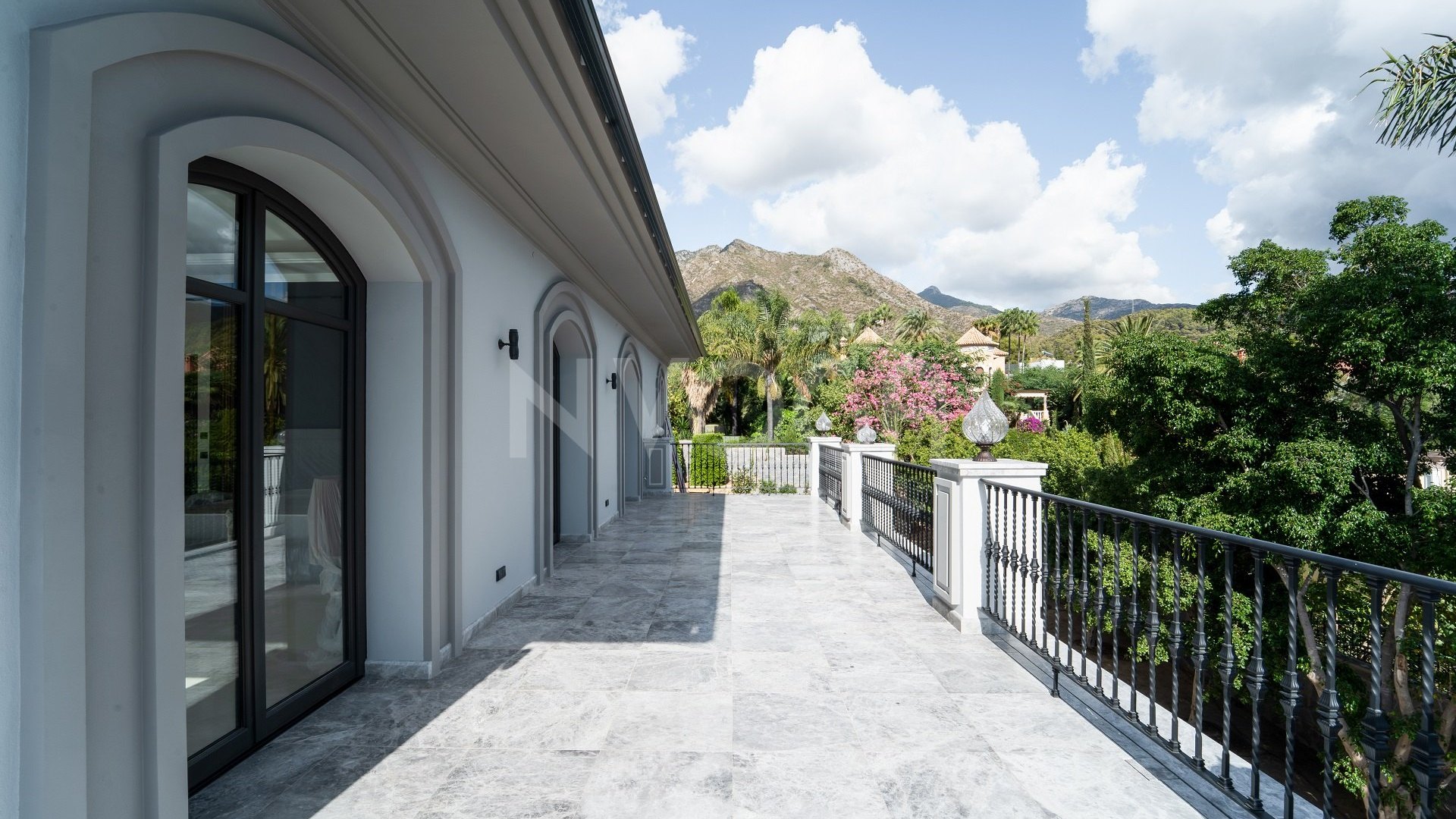 Villa de lujo de 6 dormitorios en la Milla de Oro de Marbella