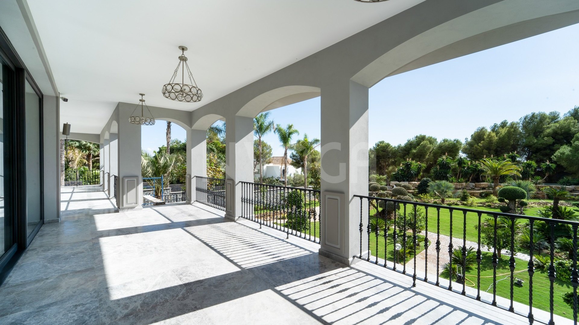 Villa de lujo de 6 dormitorios en la Milla de Oro de Marbella