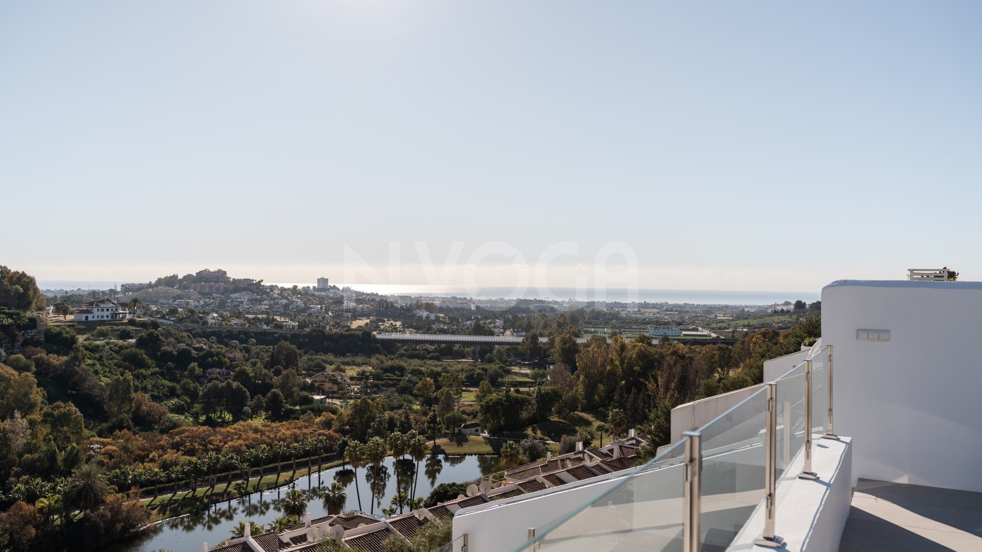 Precioso ático con vistas panorámicas al mar en La Quinta, Benahavís